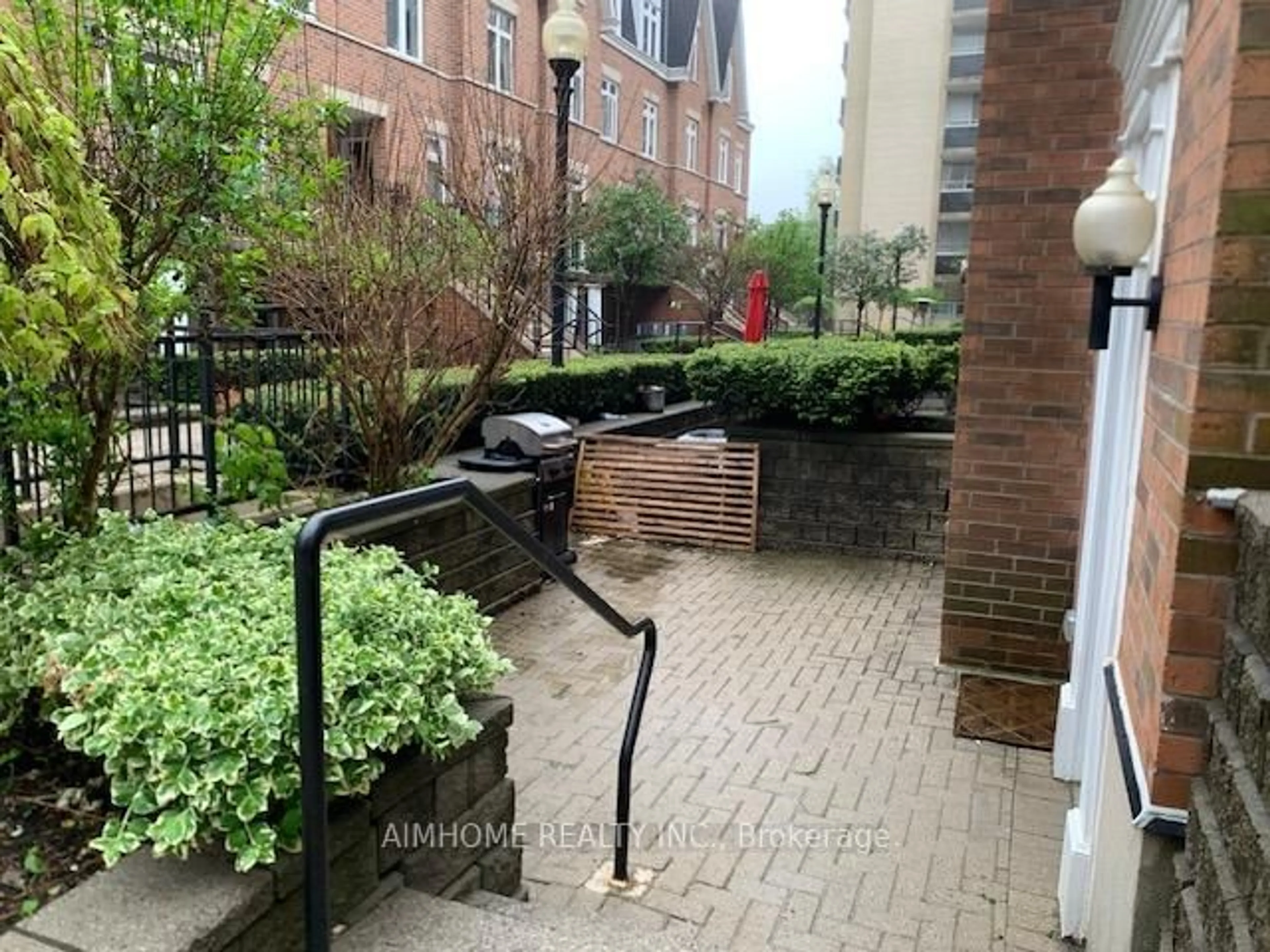 Patio, street for 100 Redpath Ave #1, Toronto Ontario M4S 2J7