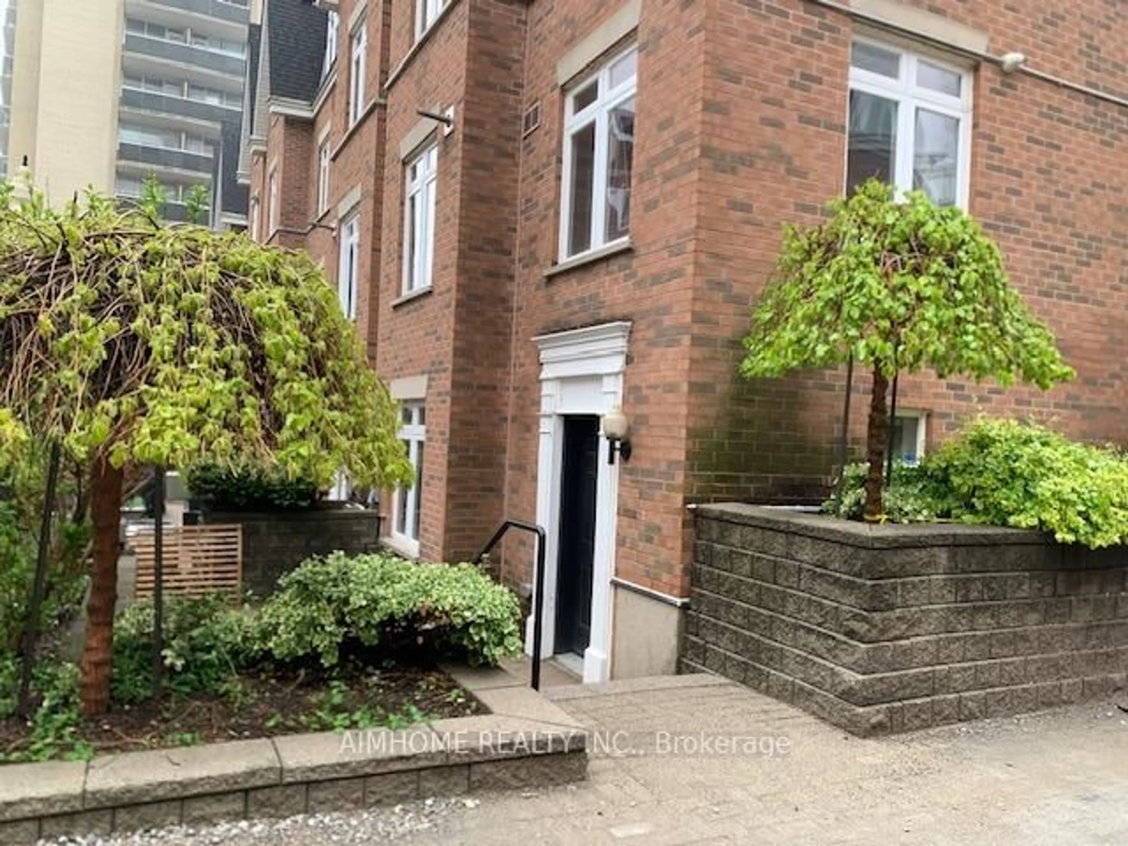 A pic from outside/outdoor area/front of a property/back of a property/a pic from drone, street for 100 Redpath Ave #1, Toronto Ontario M4S 2J7
