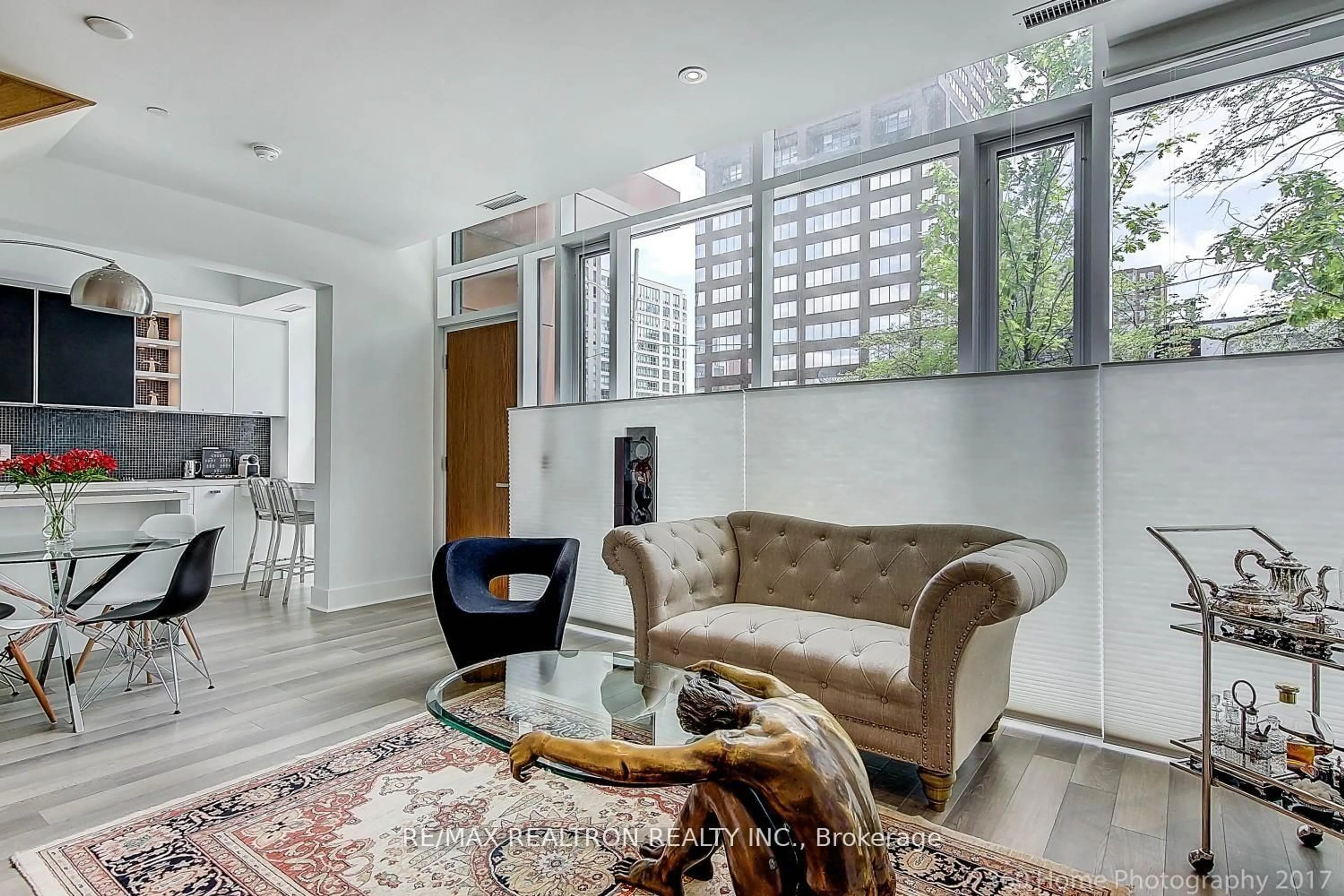 Living room with furniture, unknown for 32 DAVENPORT Rd #106, Toronto Ontario M5R 1H3