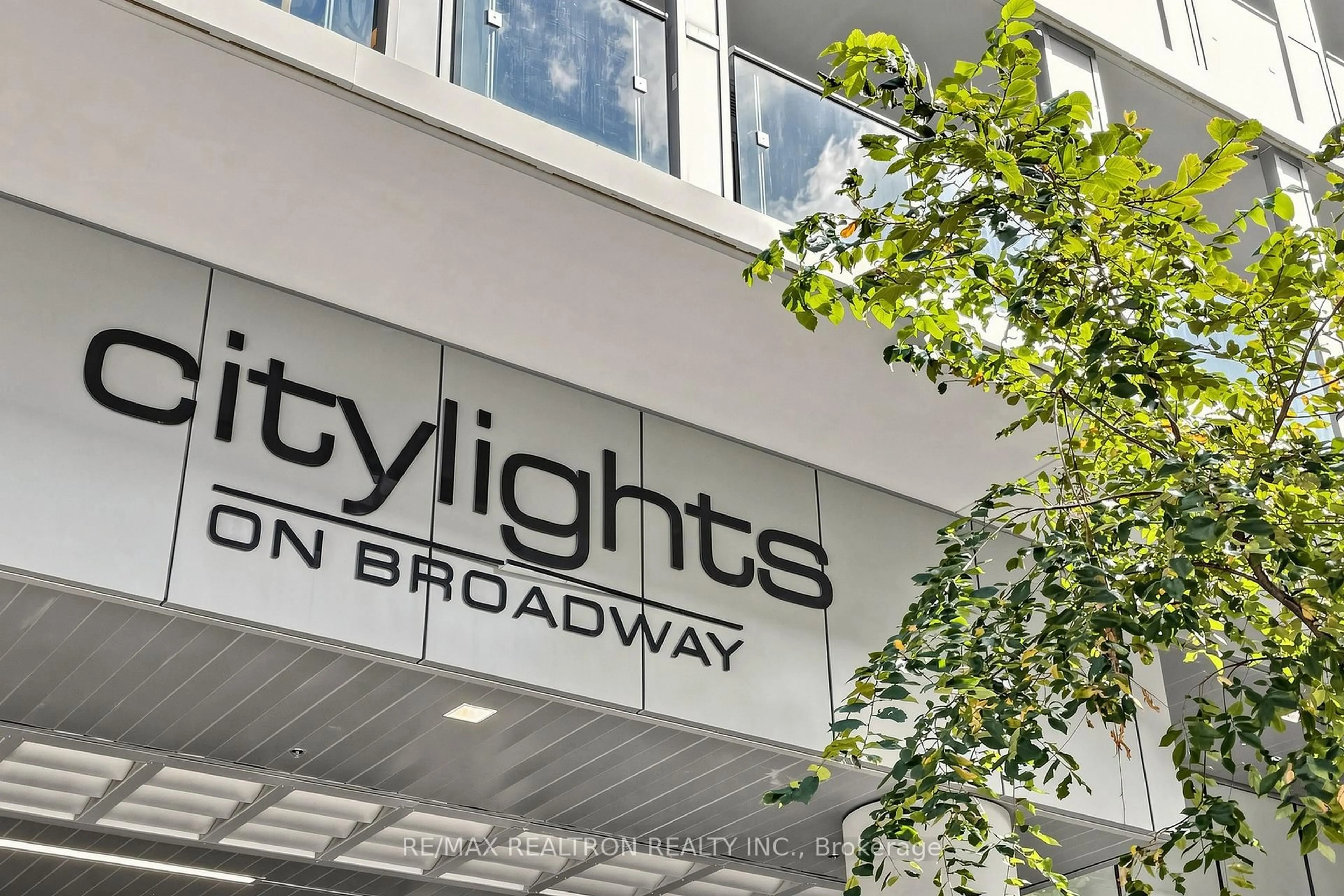 Indoor foyer for 195 Redpath Ave #1612, Toronto Ontario M4P 0E4