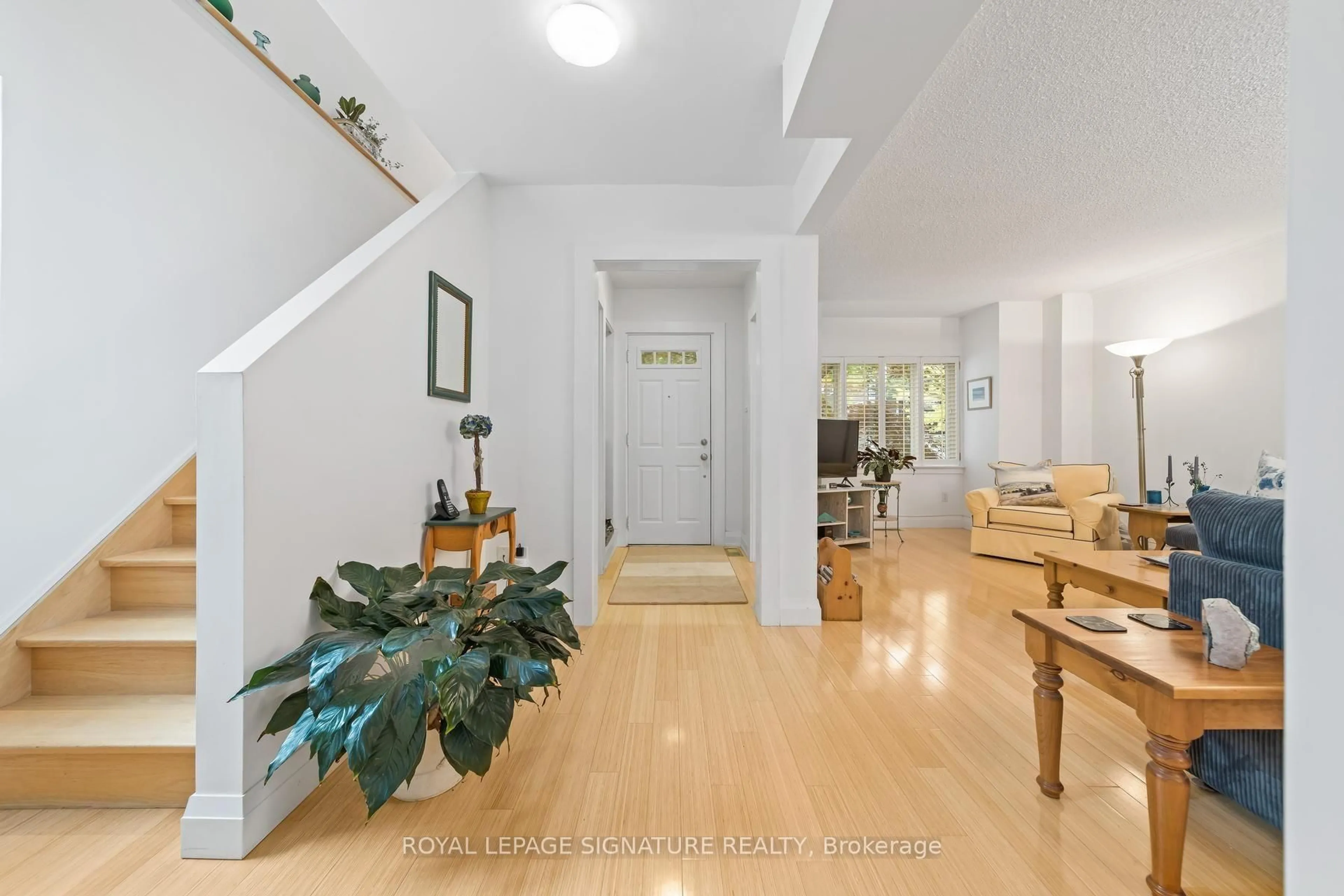 Indoor foyer for 153 Banff Rd, Toronto Ontario M4P 2P8