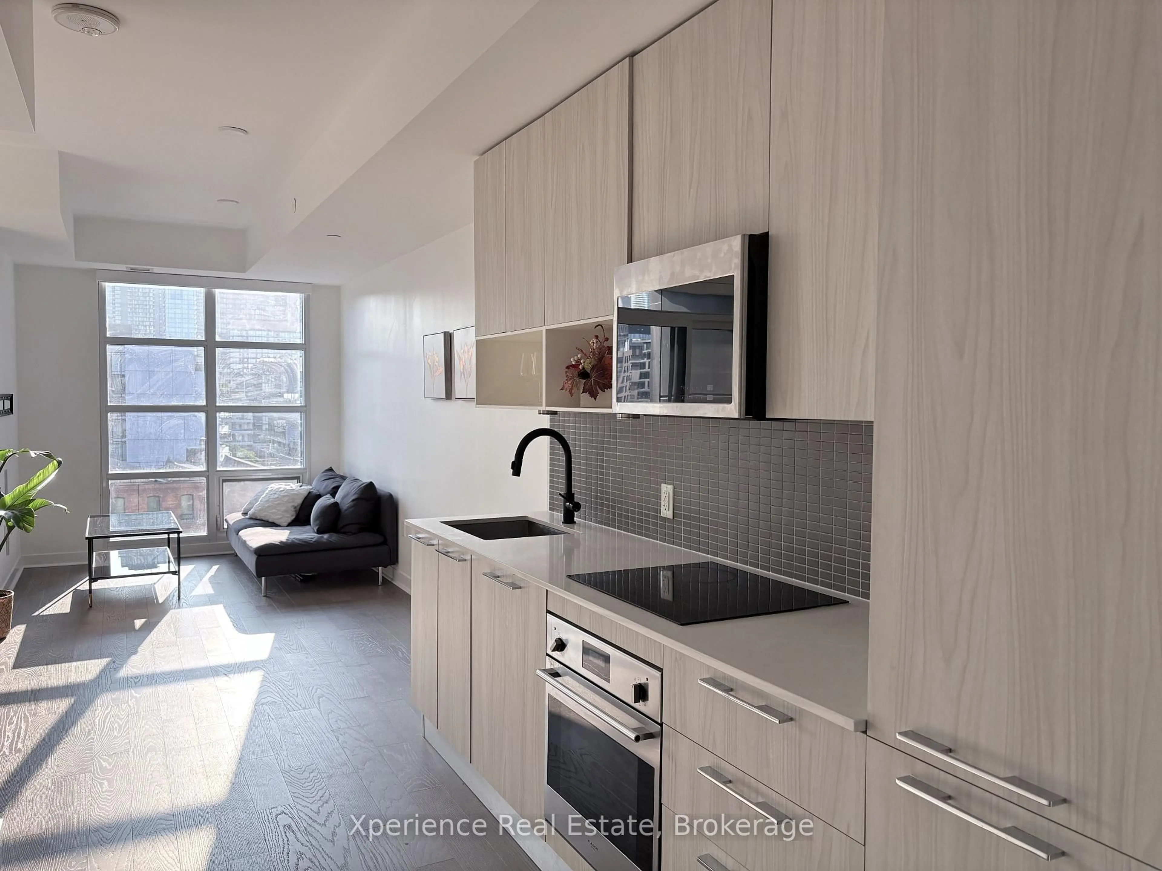 Standard kitchen, unknown for 501 Adelaide St #904, Toronto Ontario M5V 0R3