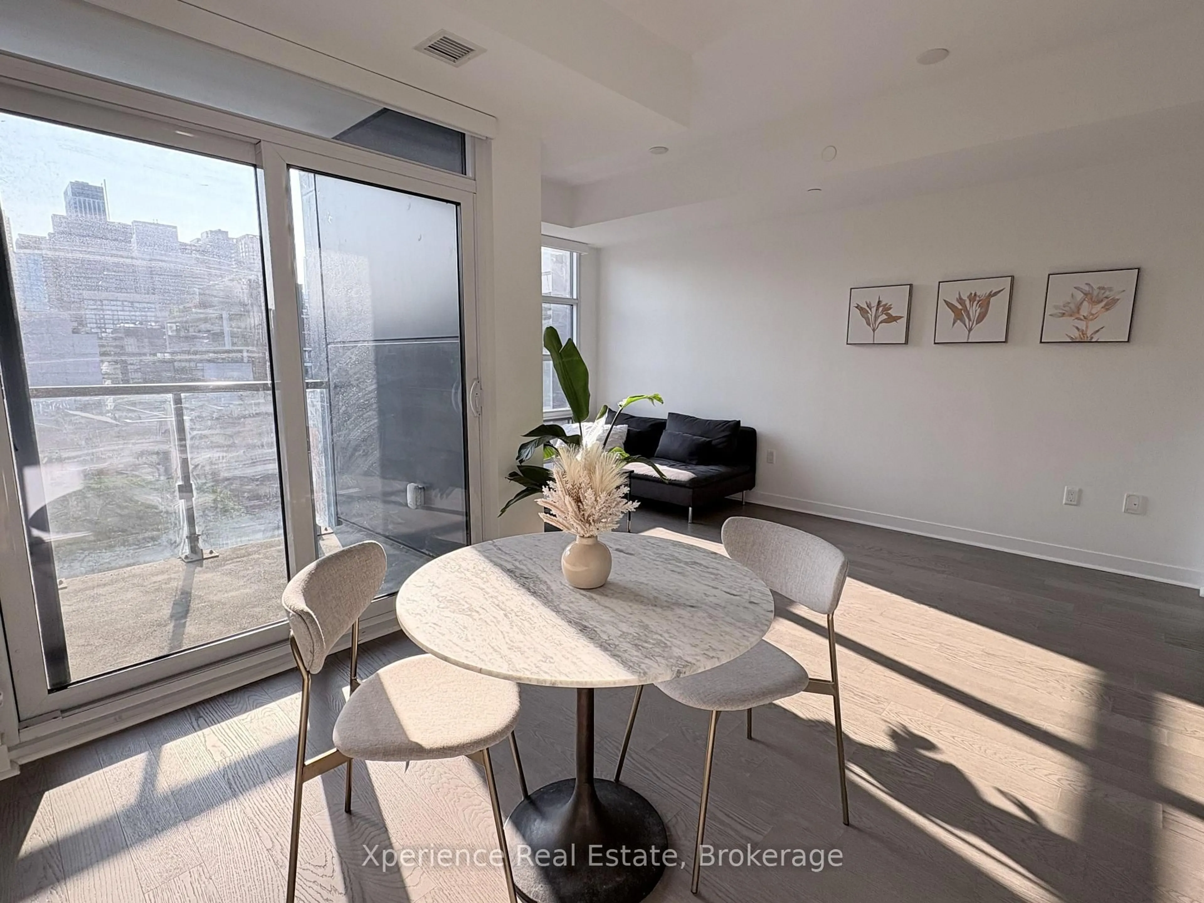 A pic of a room for 501 Adelaide St #904, Toronto Ontario M5V 0R3
