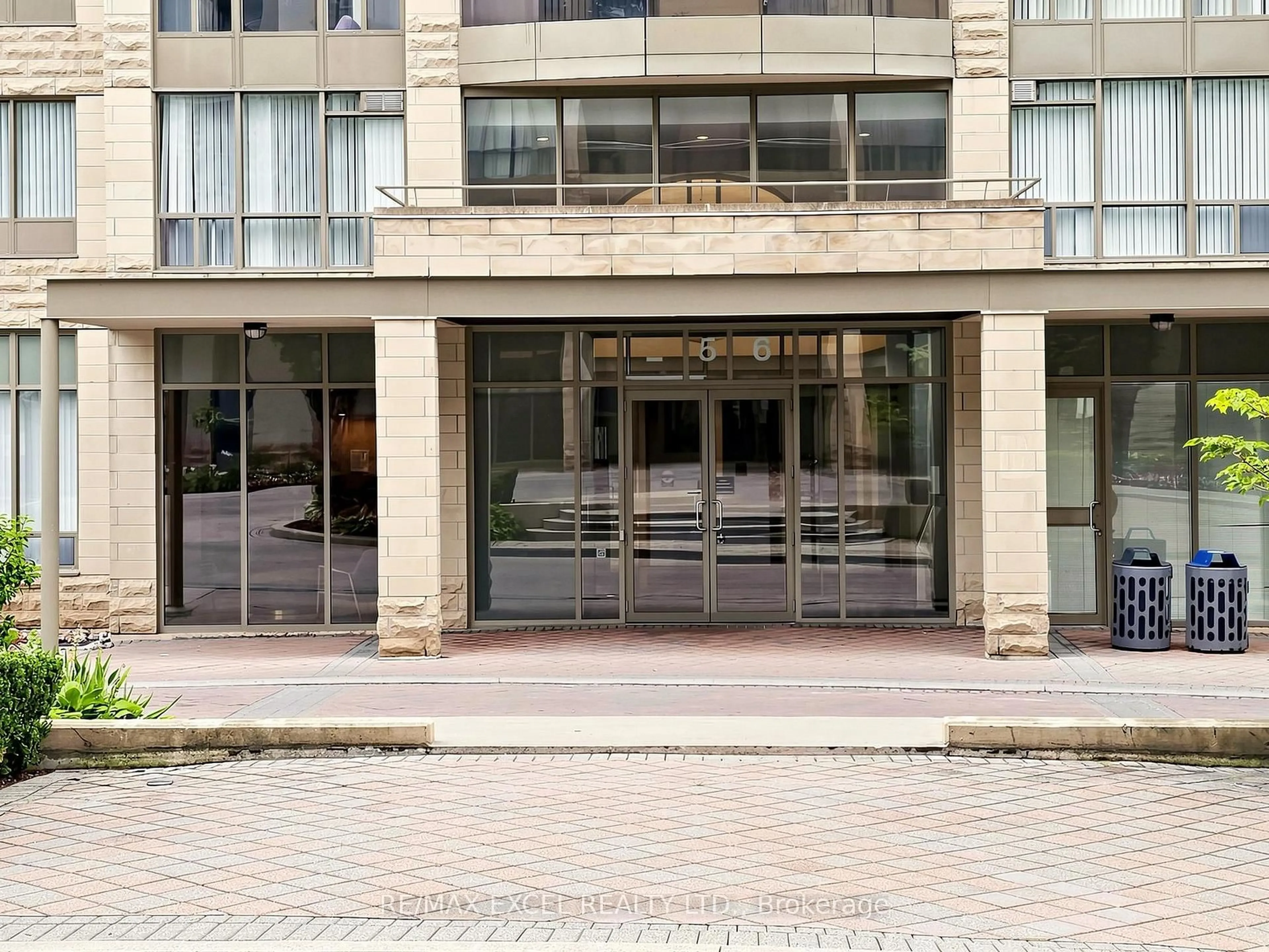 Indoor foyer for 256 Doris Ave #1203, Toronto Ontario M2N 6X8