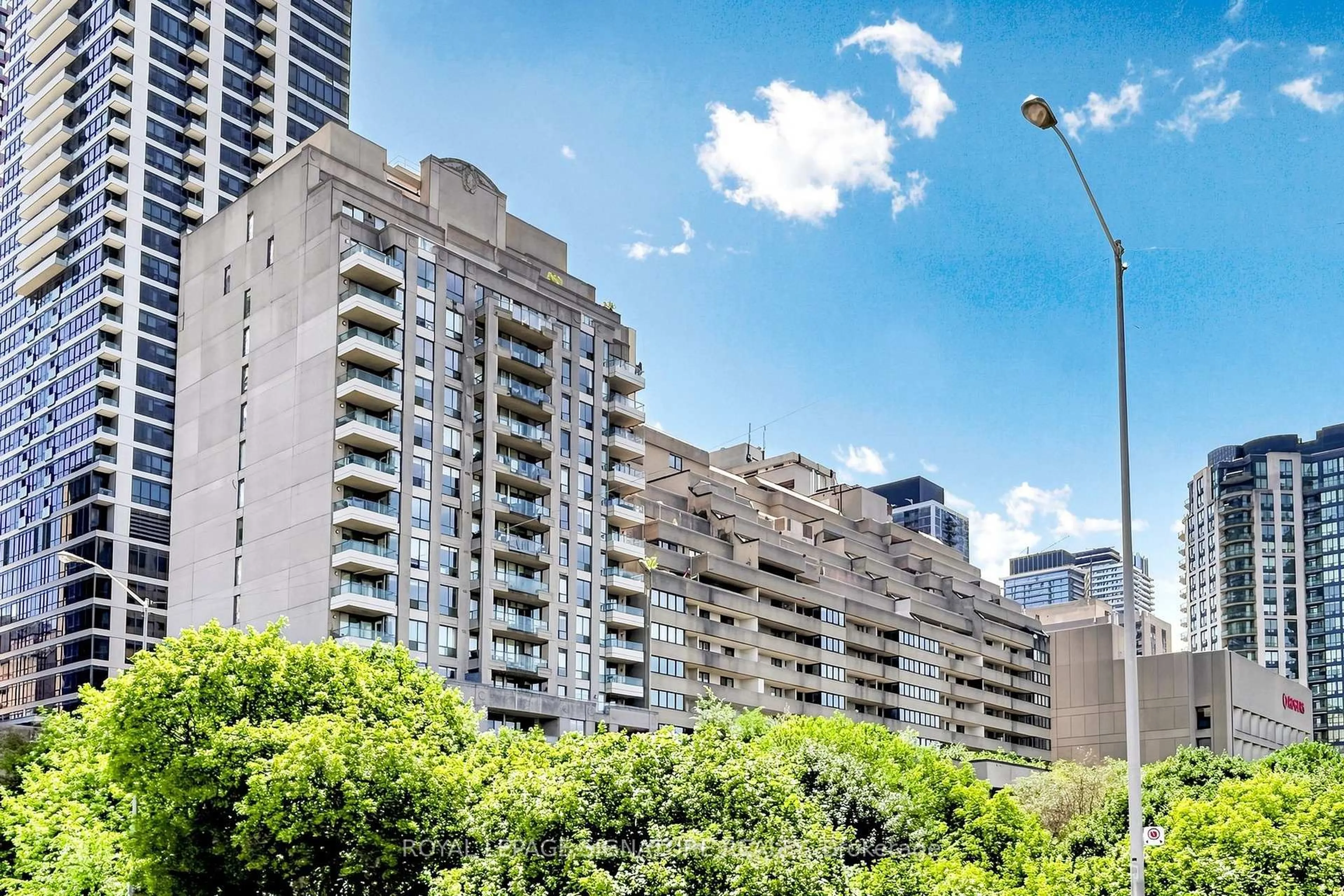 Unknown for 388 Bloor St #1801, Toronto Ontario M4W 3W9