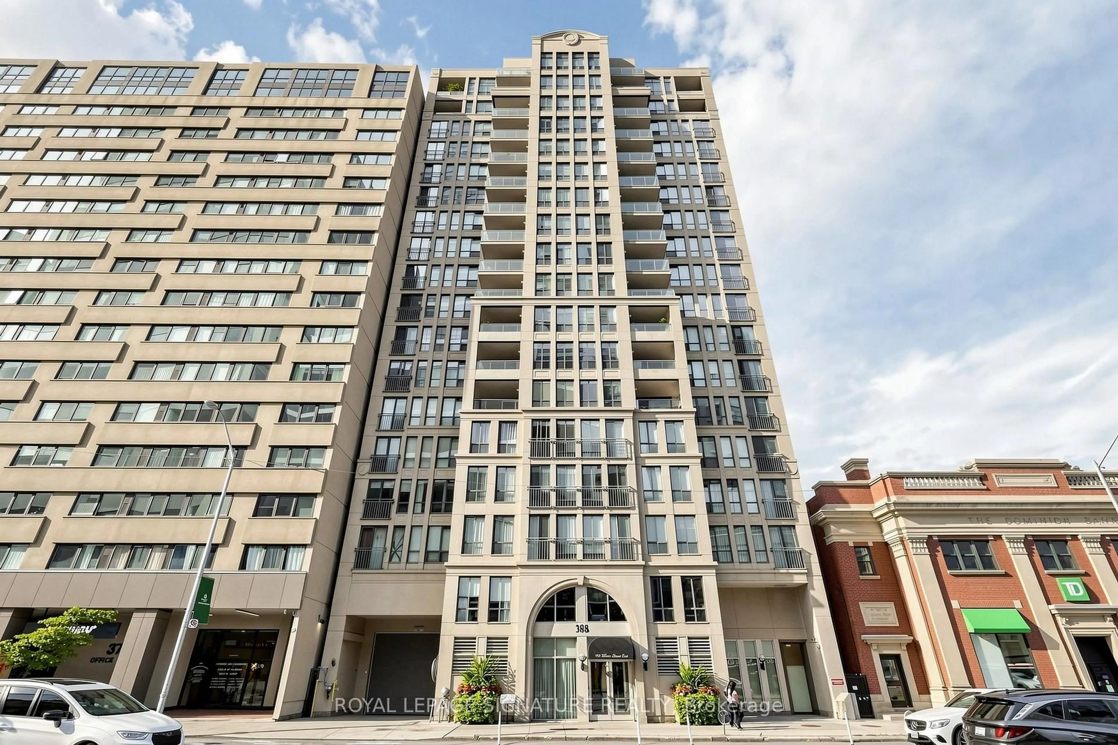 Indoor foyer for 388 Bloor St #1801, Toronto Ontario M4W 3W9