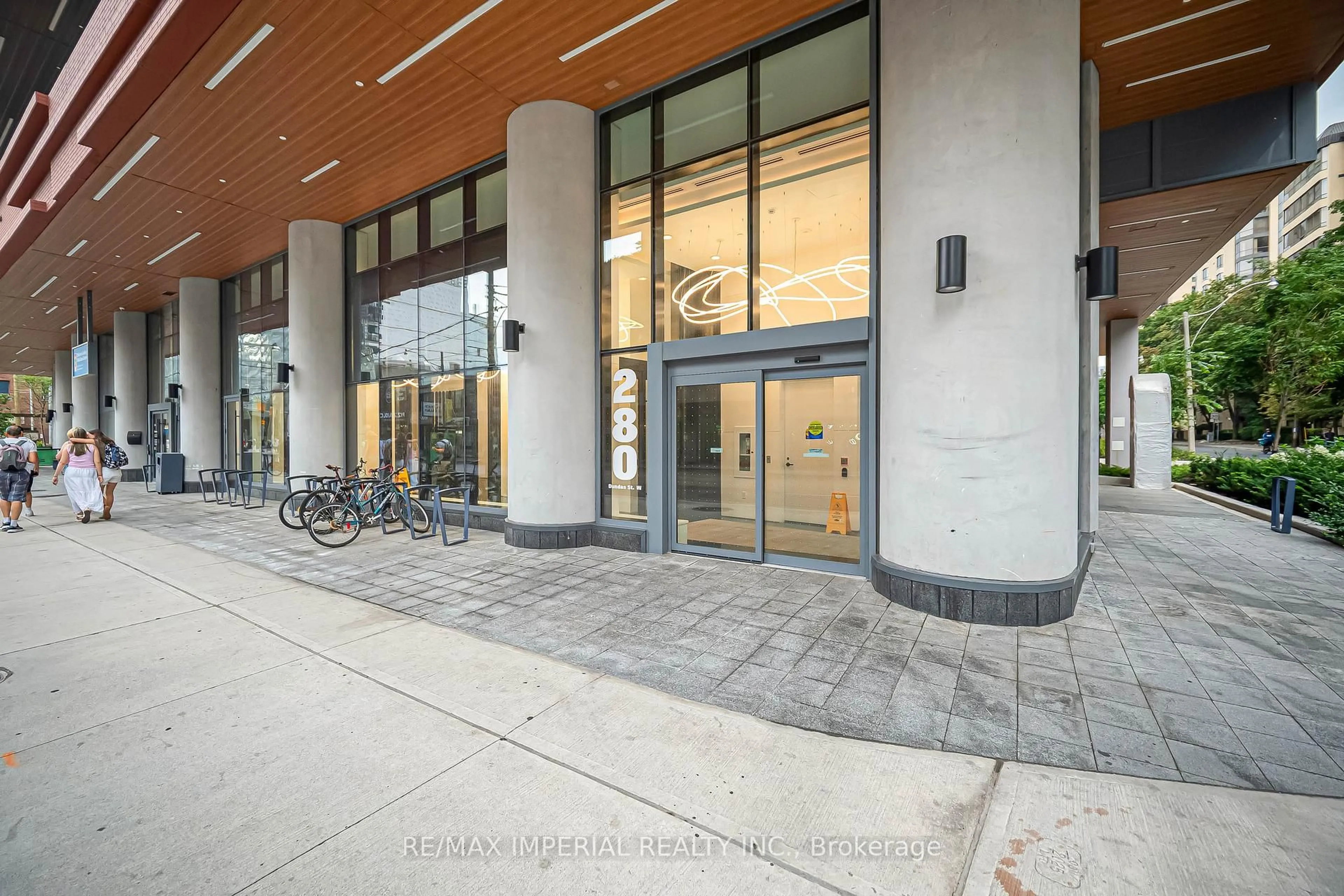 Indoor foyer for 280 Dundas St, Toronto Ontario M5T 0E3