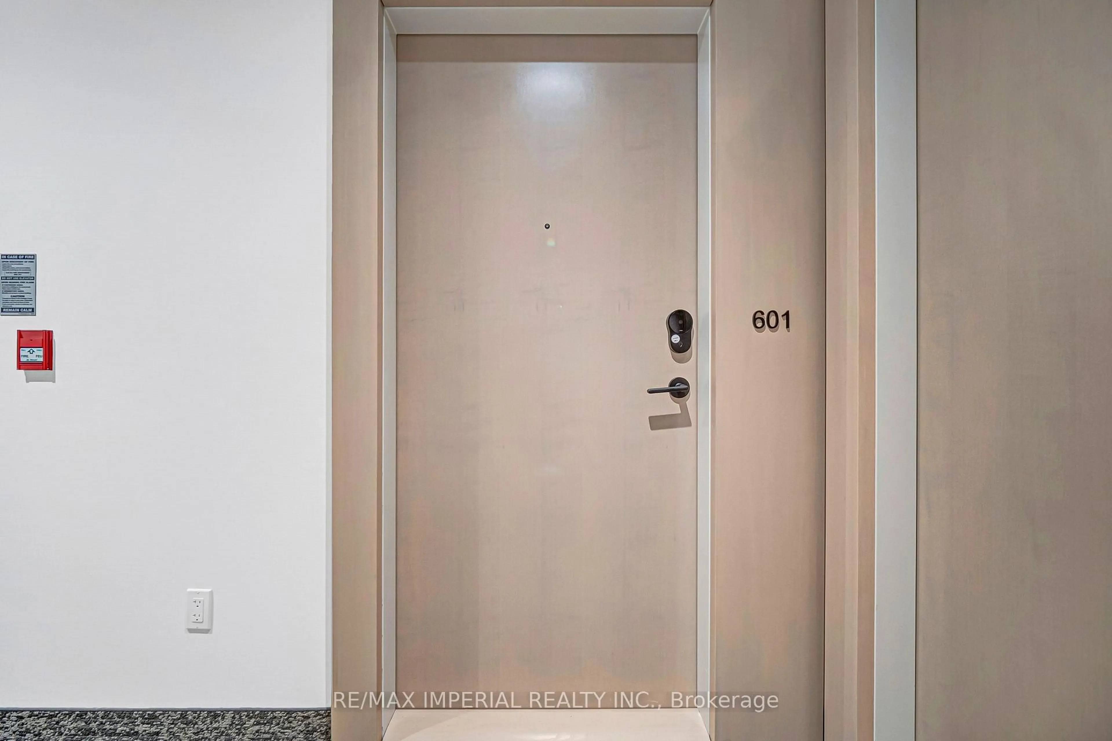 Indoor foyer for 280 Dundas St, Toronto Ontario M5T 0E3