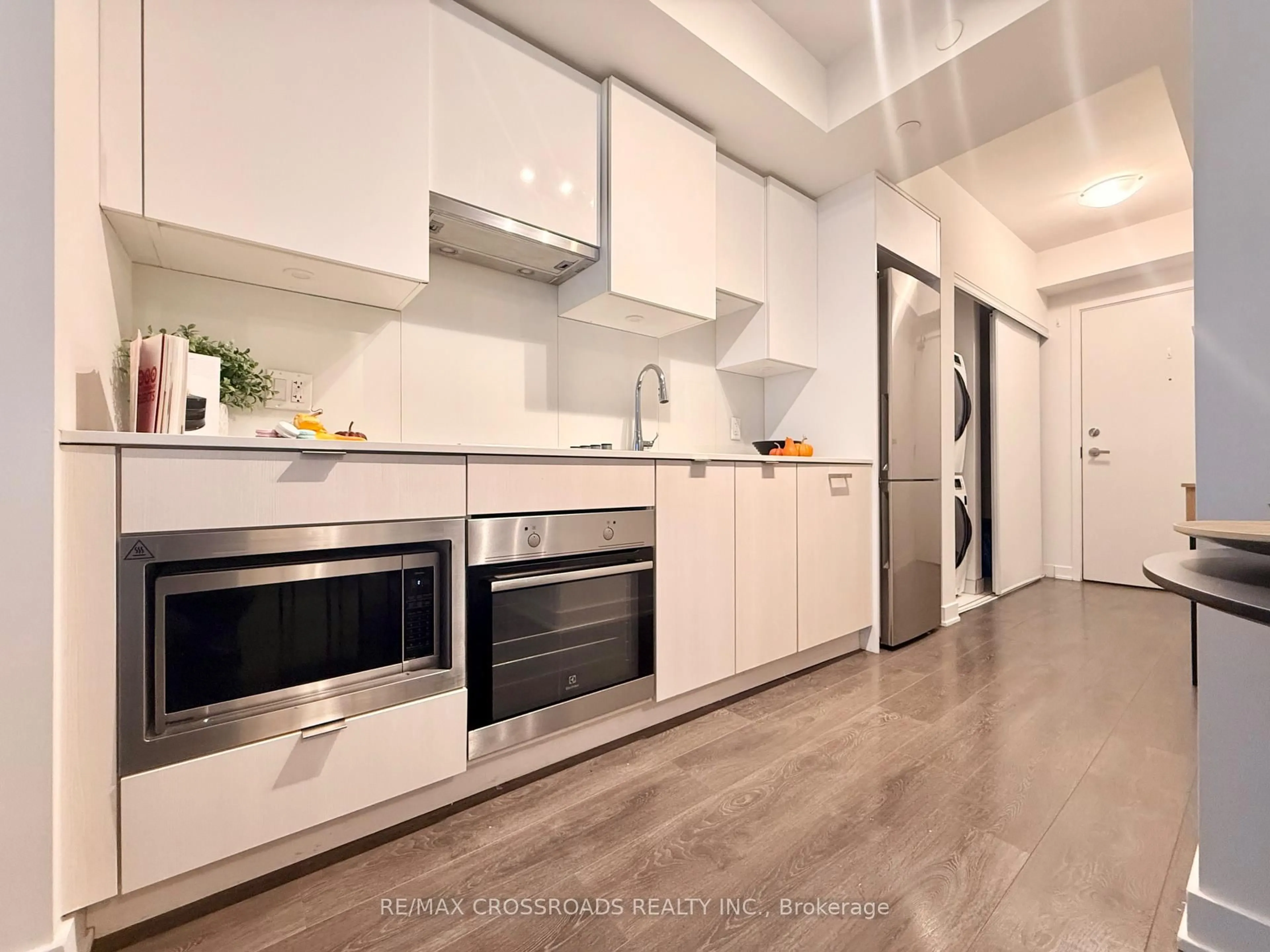 Contemporary kitchen, unknown for 195 Redpath Ave #2301, Toronto Ontario M4P 0E4