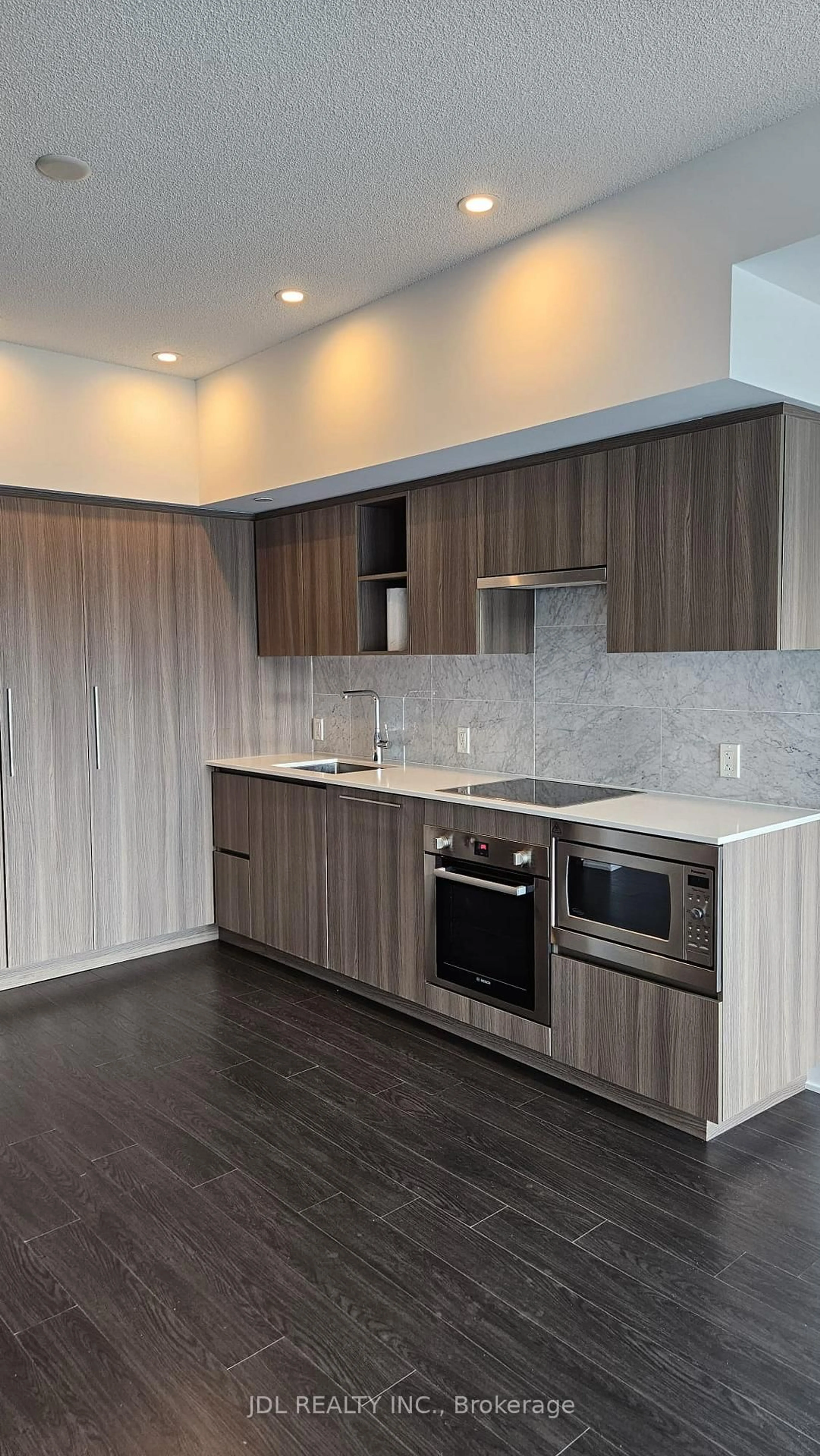 Standard kitchen, wood/laminate floor for 19 Bathurst St #3708, Toronto Ontario M5V 0N2