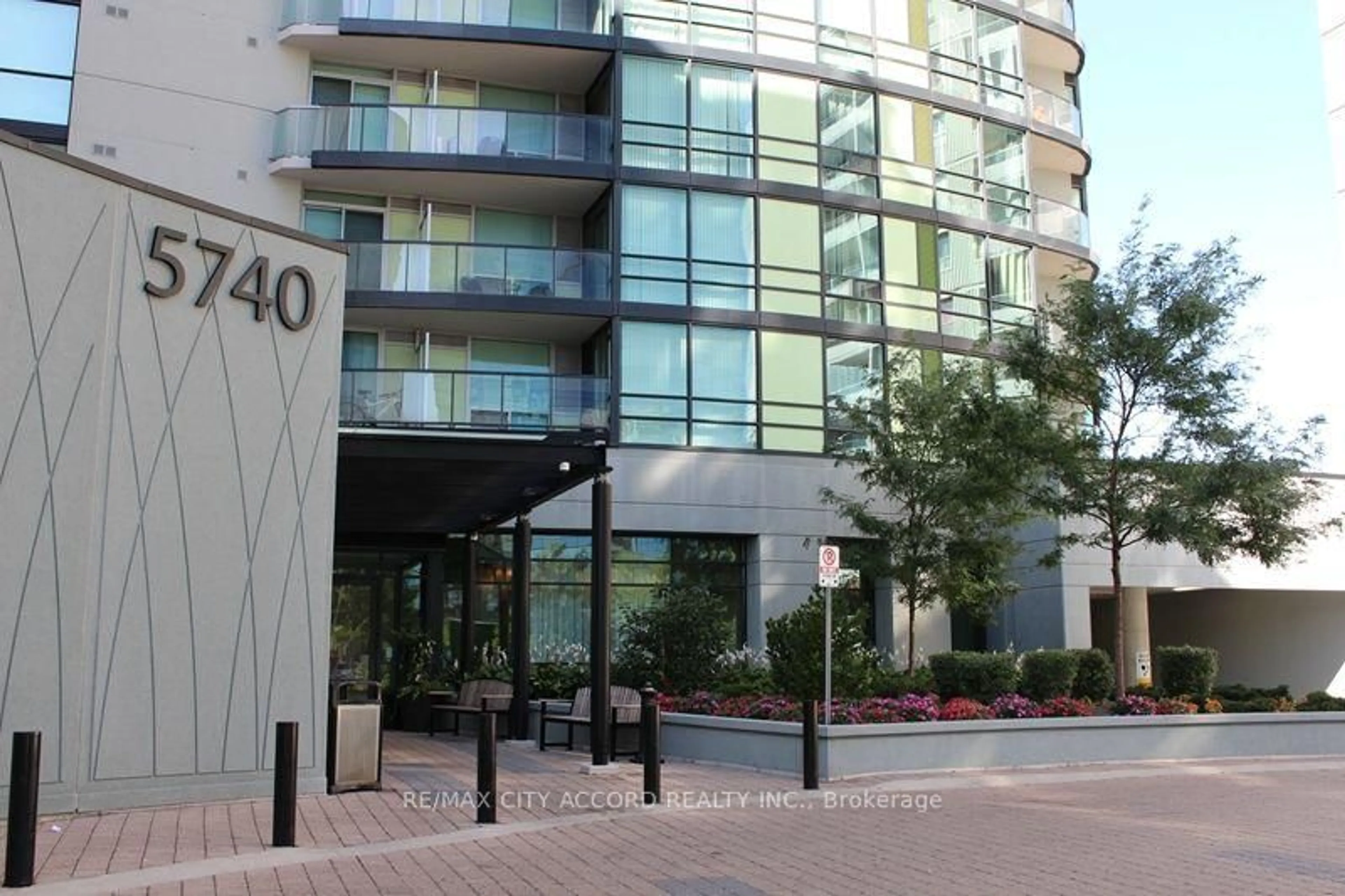 Indoor foyer for 5740 Yonge St #507, Toronto Ontario M2M 0B1