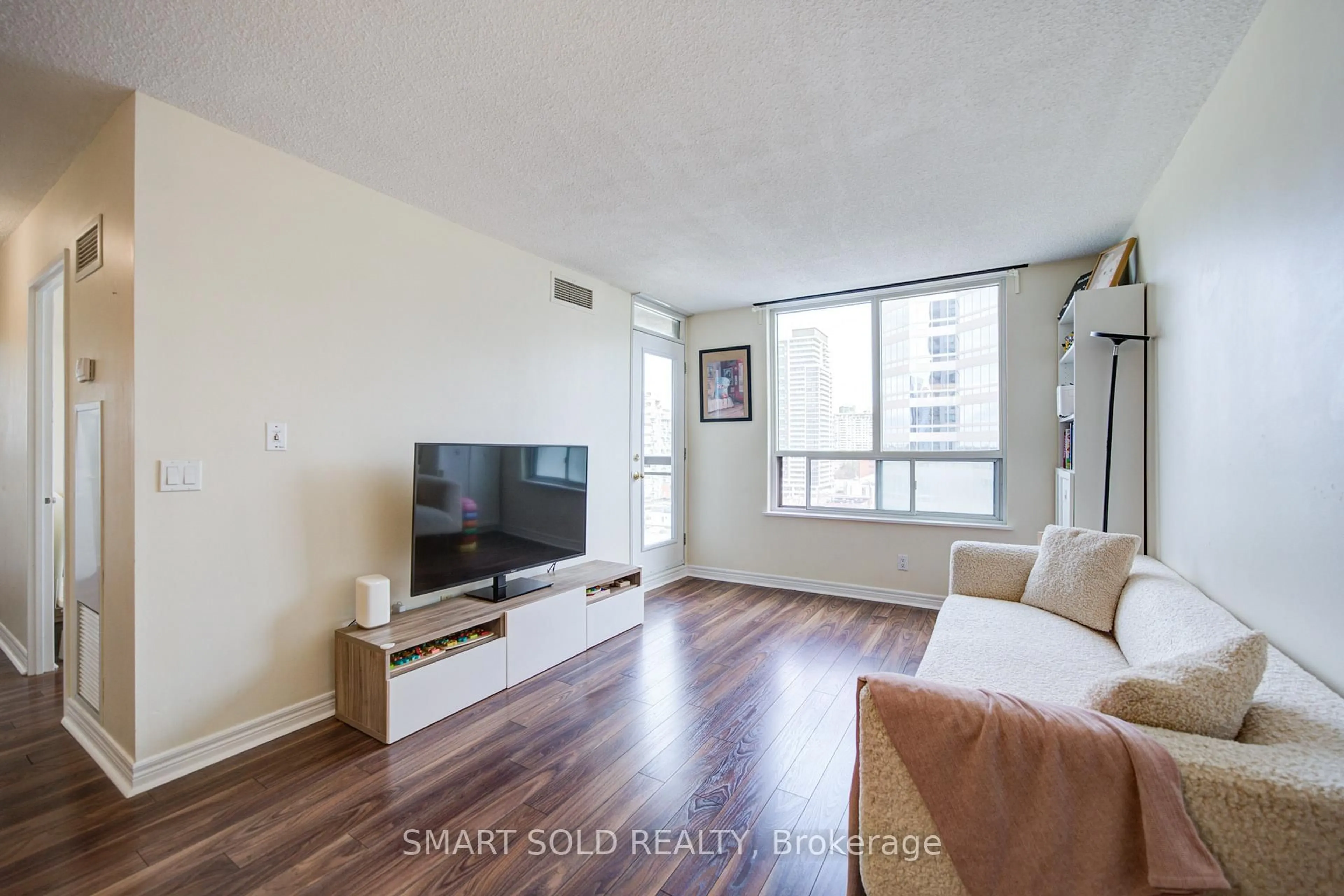 Living room with furniture, unknown for 18 Parkview Ave #1512, Toronto Ontario M2N 7H7