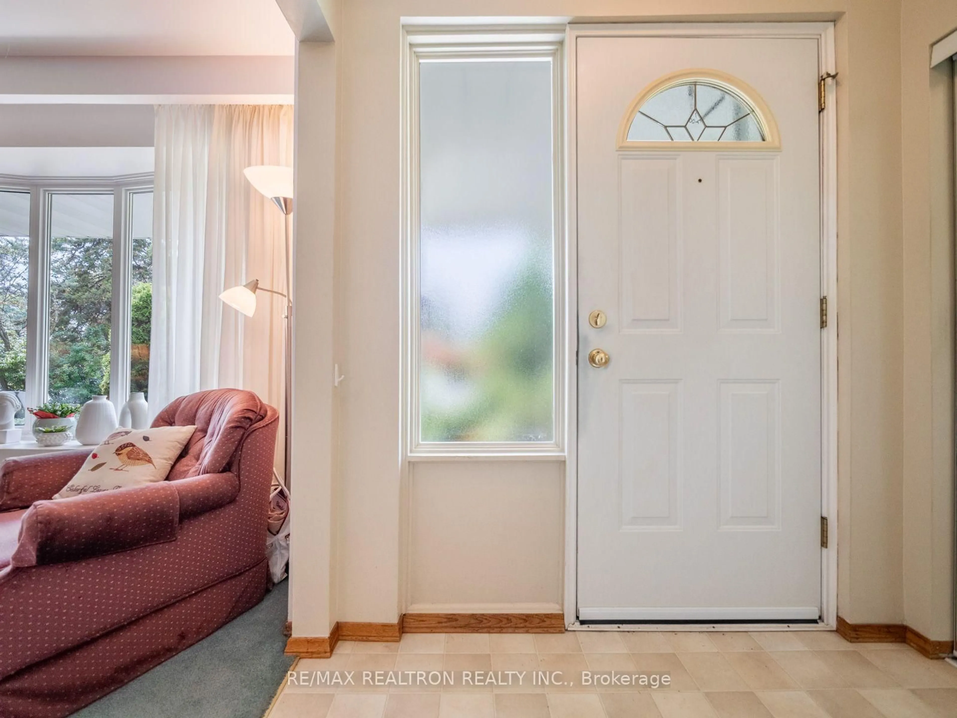Indoor entryway for 74 Threadneedle Cres, Toronto Ontario M2H 1Z6