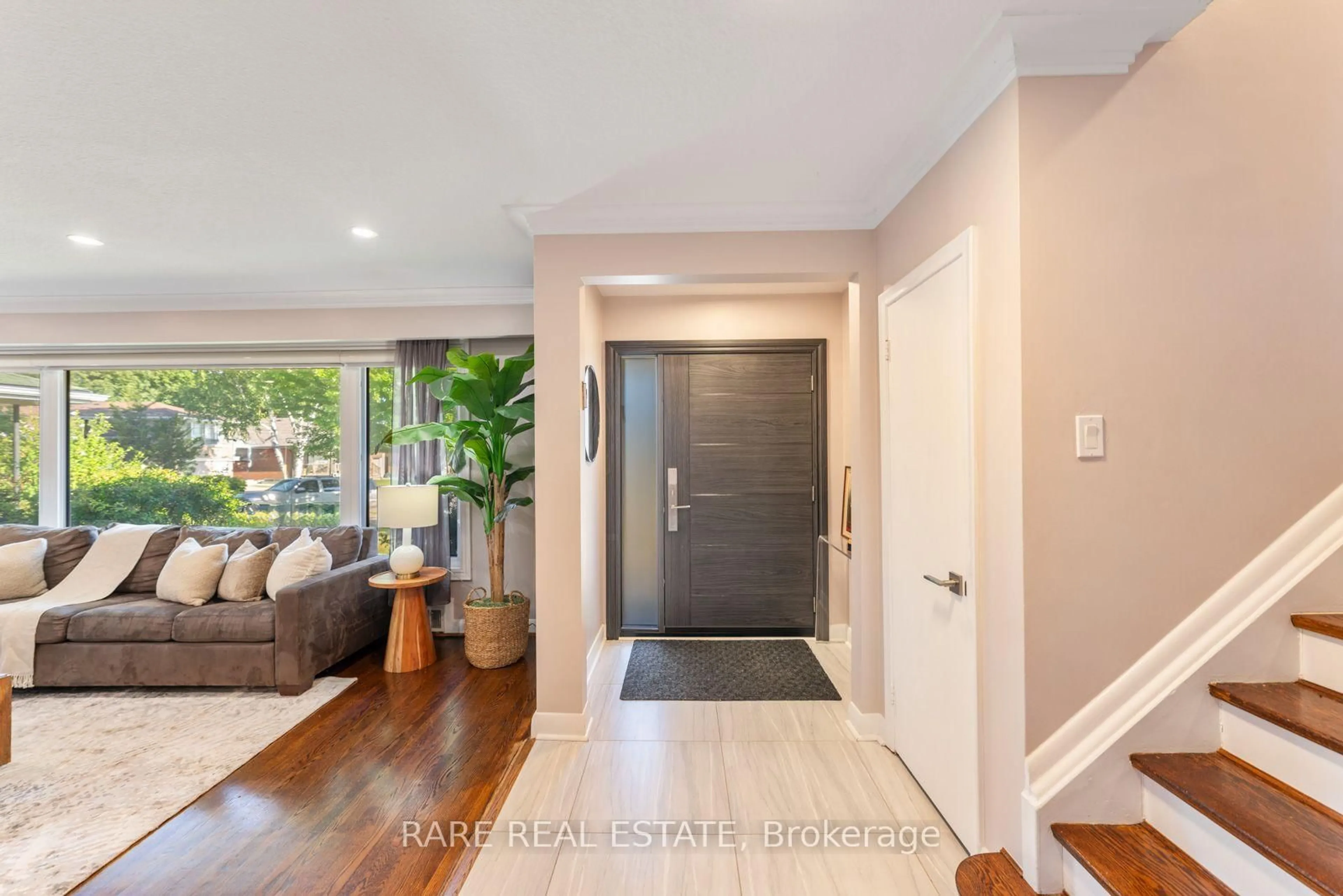 Indoor entryway for 11 Geddes Crt, Toronto Ontario M3H 2W7