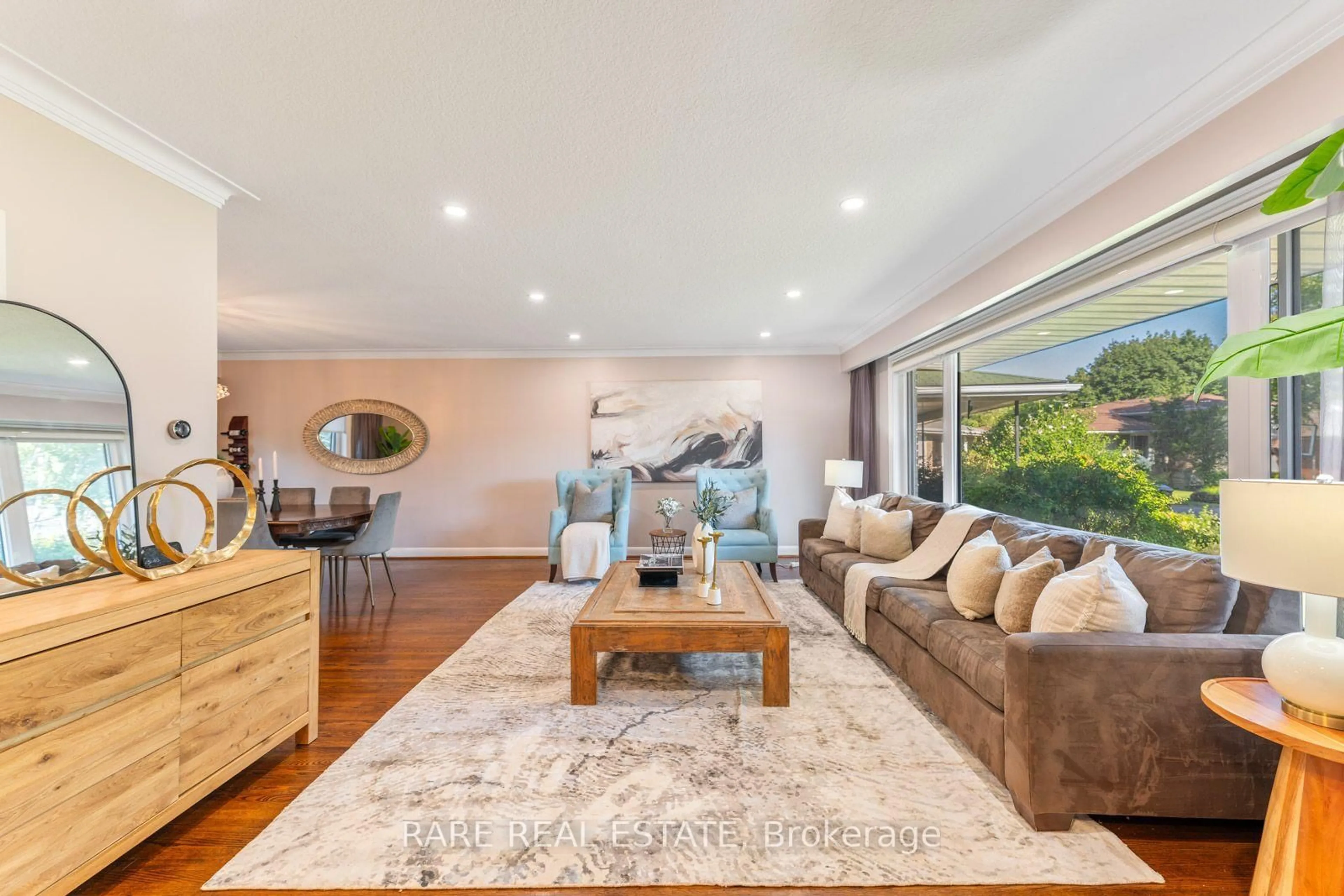 Living room with furniture, wood/laminate floor for 11 Geddes Crt, Toronto Ontario M3H 2W7