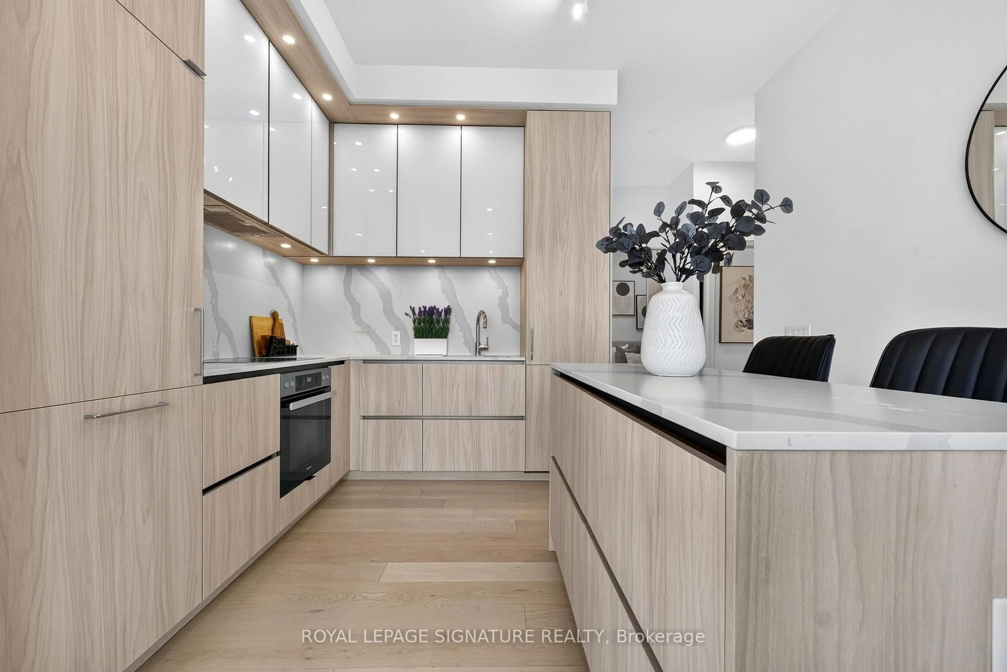 Contemporary kitchen, unknown for 15 Mercer St #4005, Toronto Ontario M5V 0T8