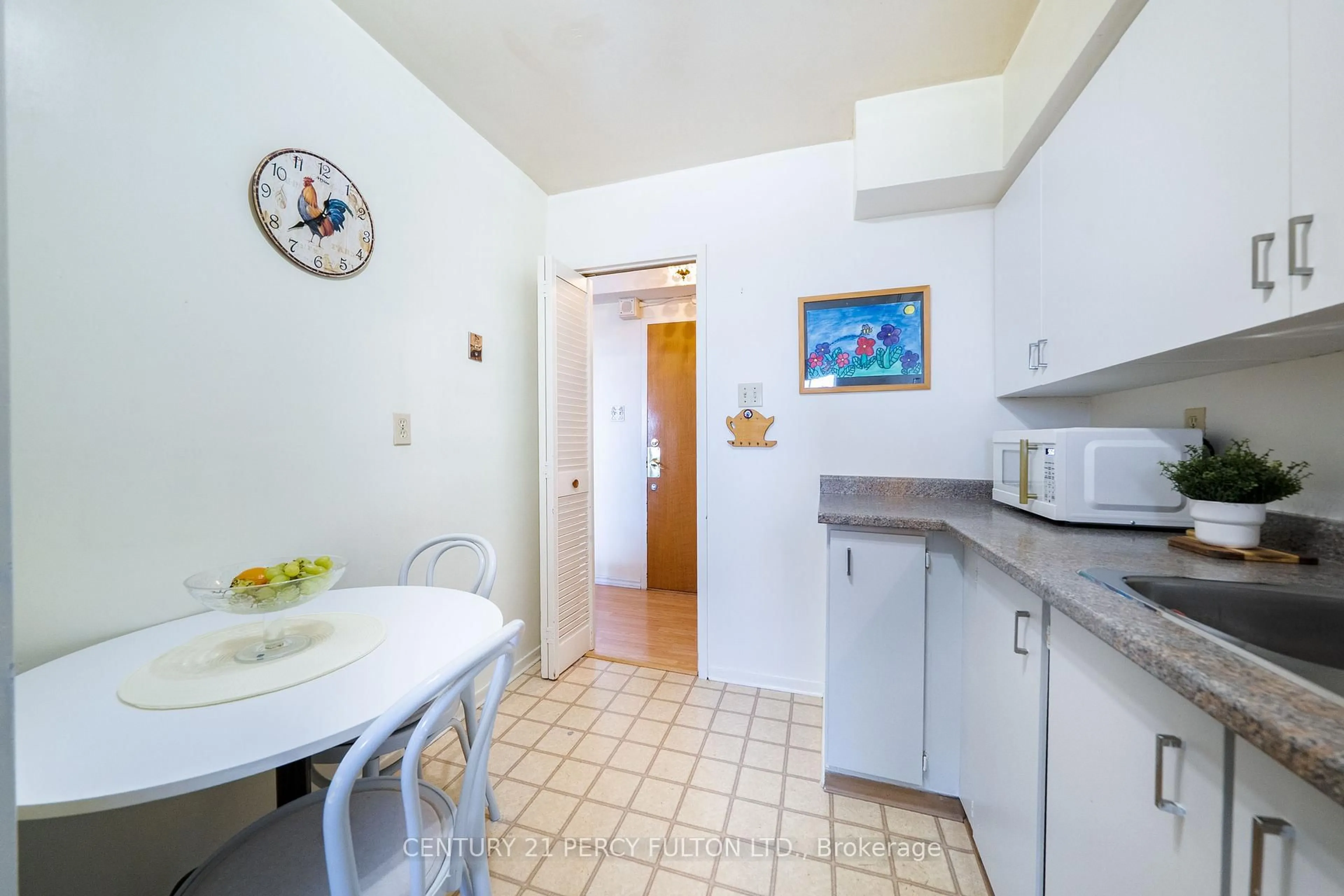 Standard kitchen, ceramic/tile floor for 1350 York Mills Rd #2006, Toronto Ontario M3A 2A1