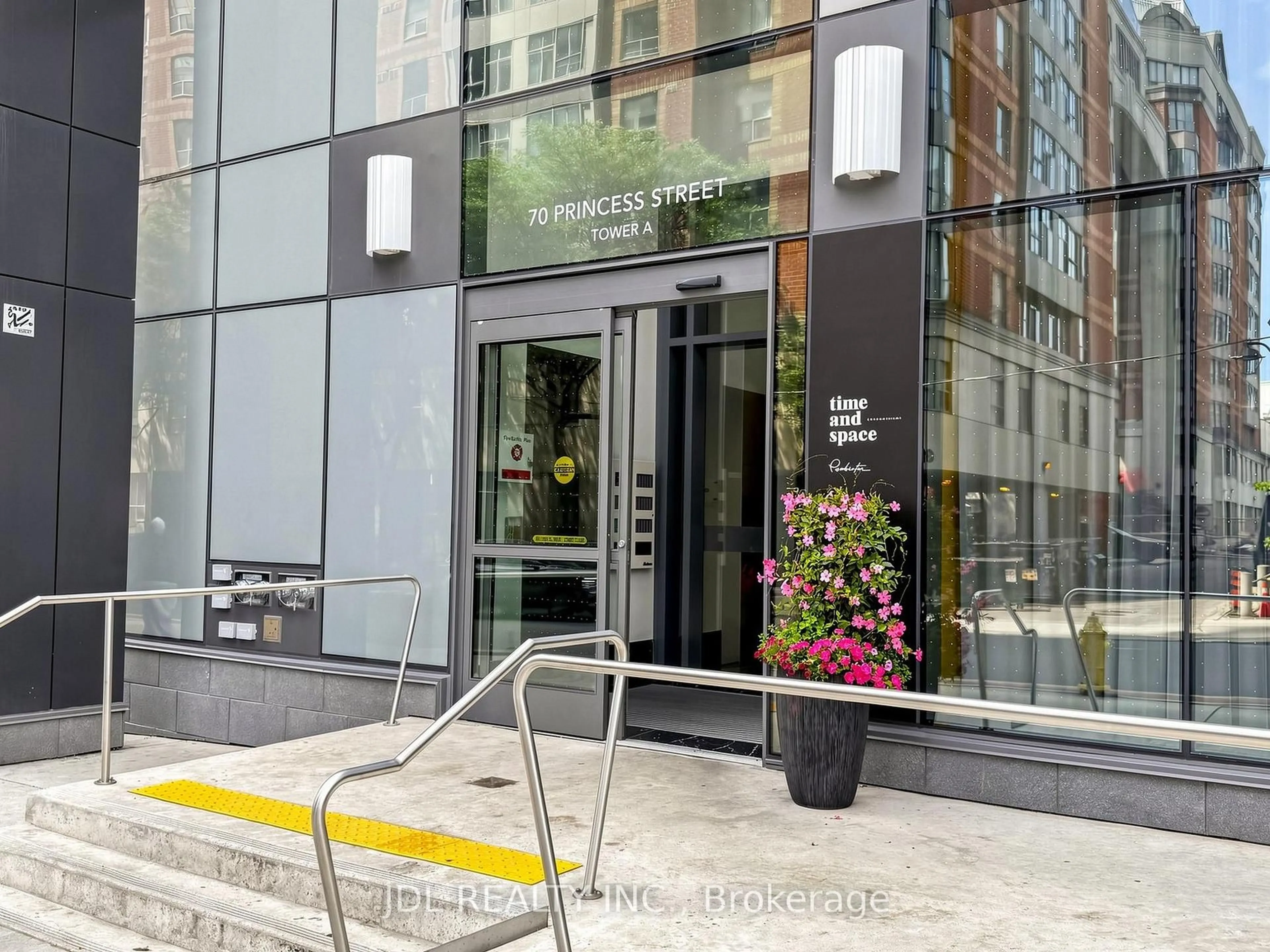 Indoor foyer for 70 Princess St #2005, Toronto Ontario M5A 0X6