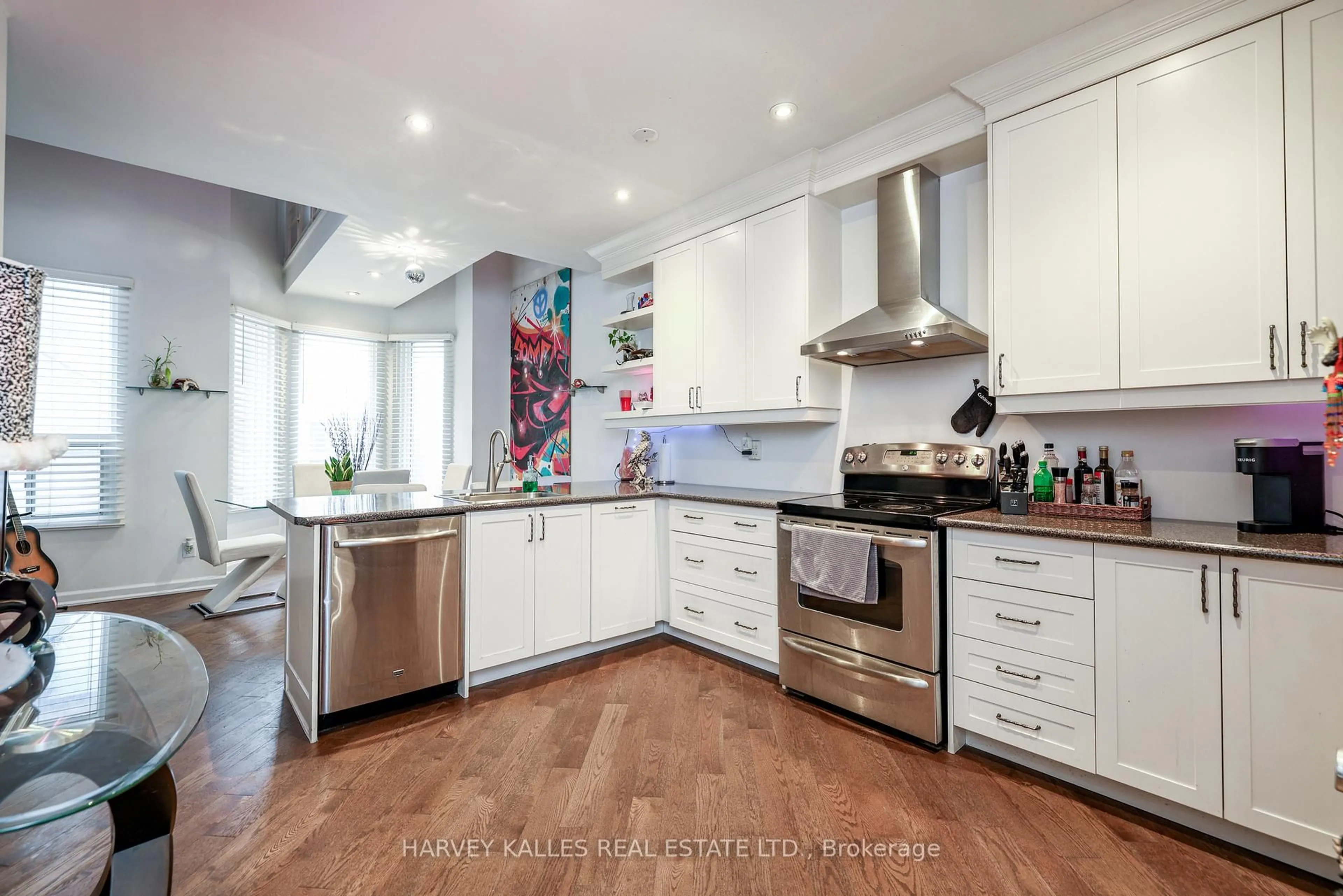 Contemporary kitchen, unknown for 530 Richmond St, Toronto Ontario M5V 1Y4