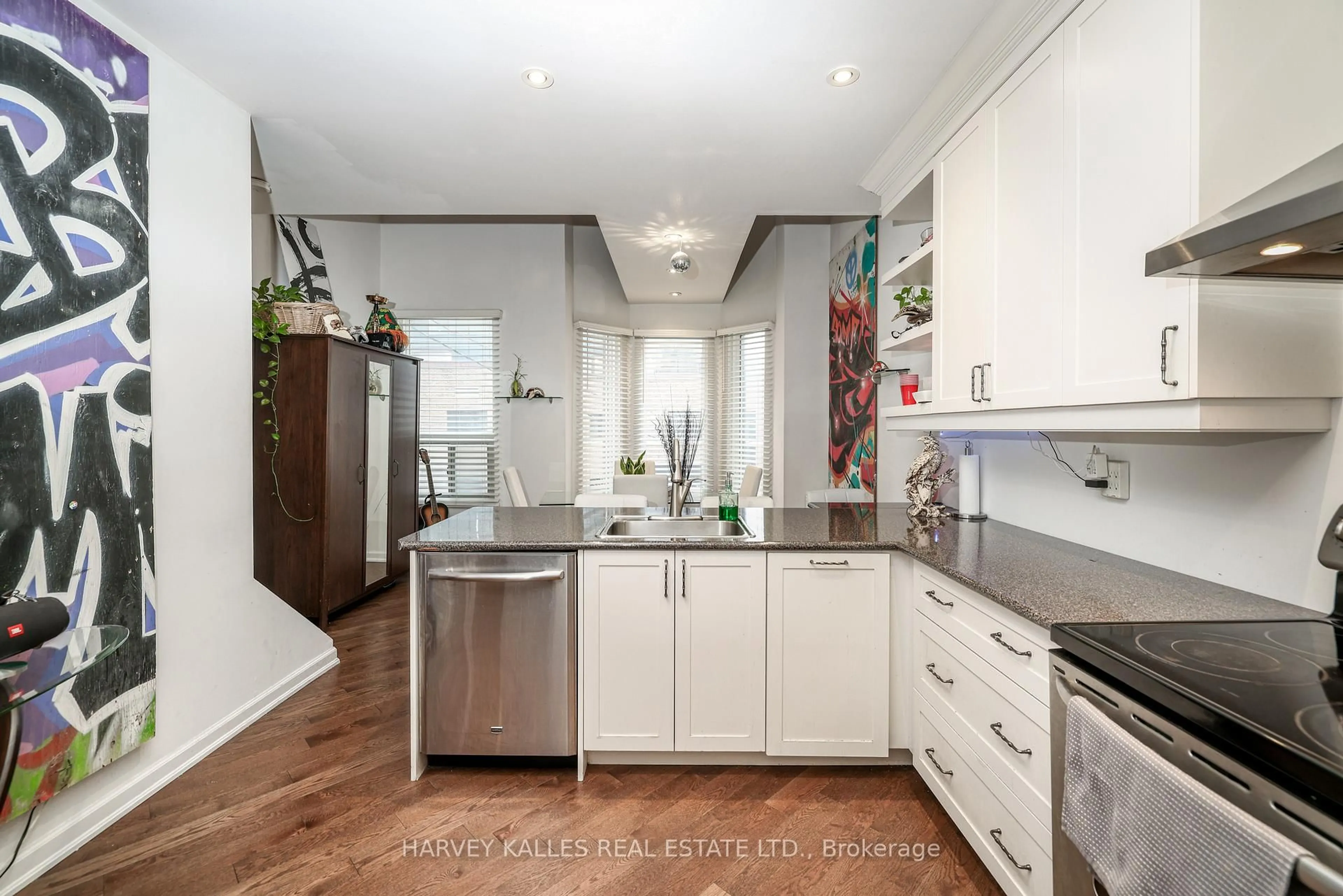 Open concept kitchen, unknown for 530 Richmond St, Toronto Ontario M5V 1Y4