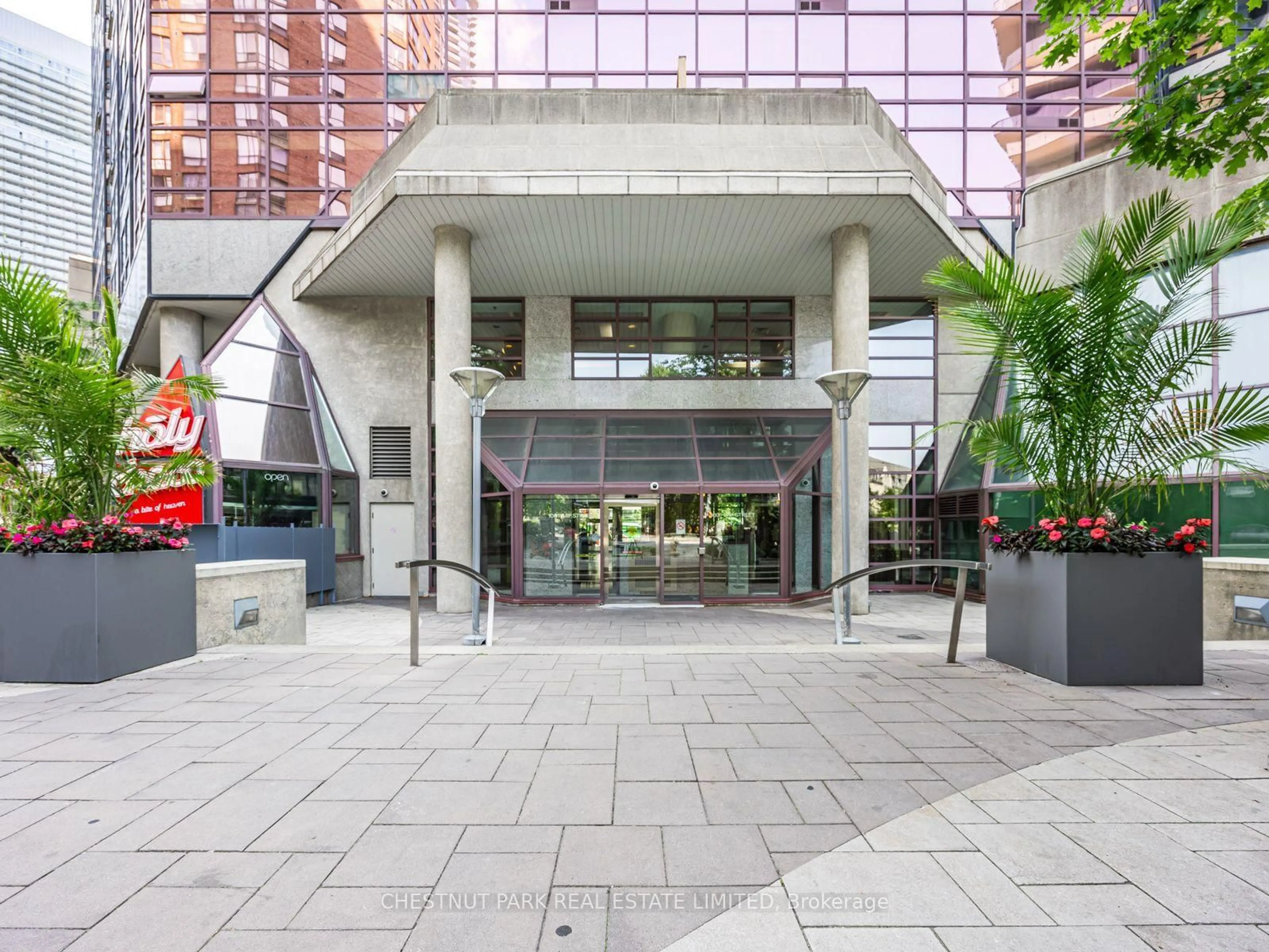 Unknown for 1001 Bay St #1408, Toronto Ontario M5S 3A6
