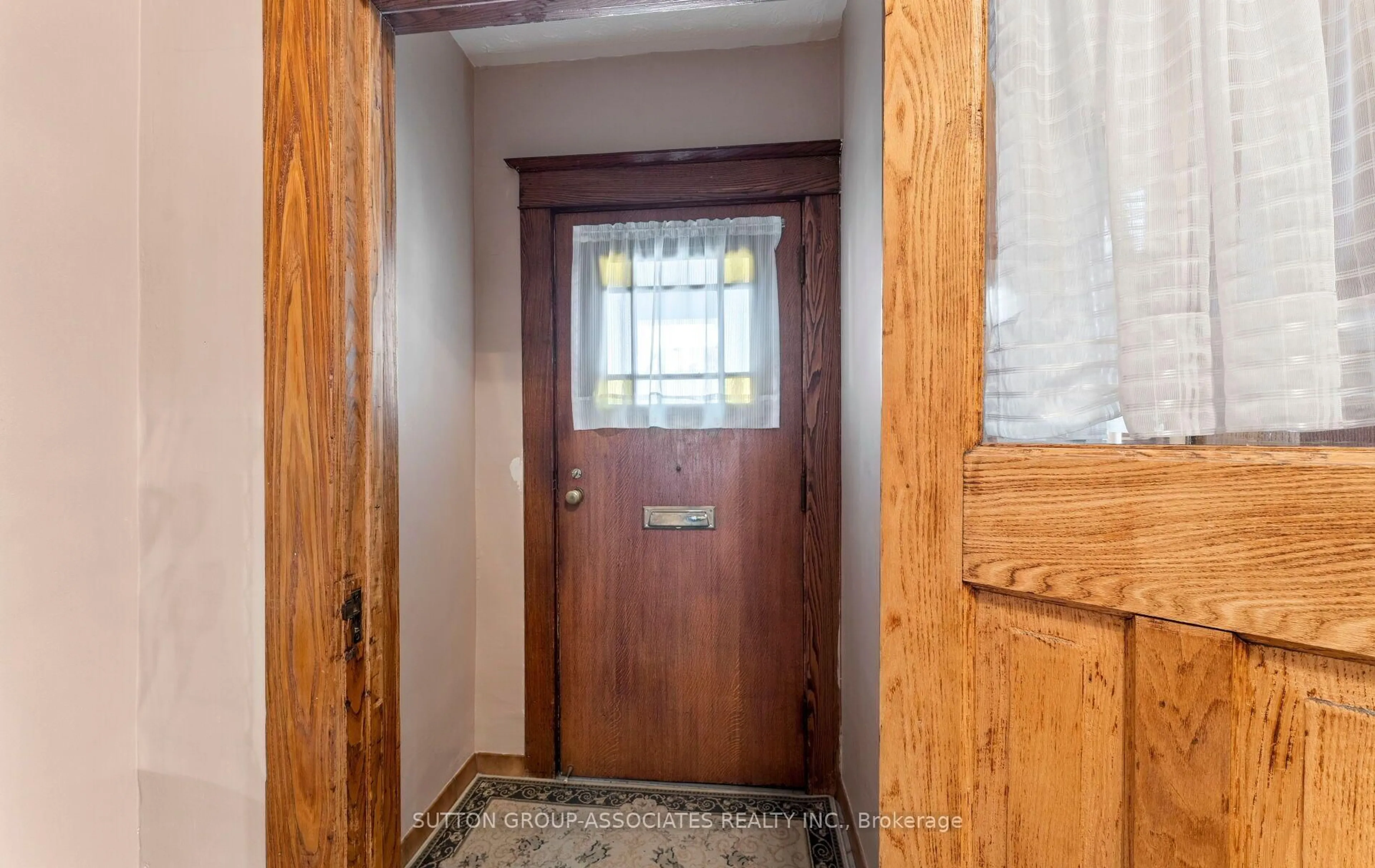 Indoor entryway for 183 Glenholme Ave, Toronto Ontario M6E 3C5