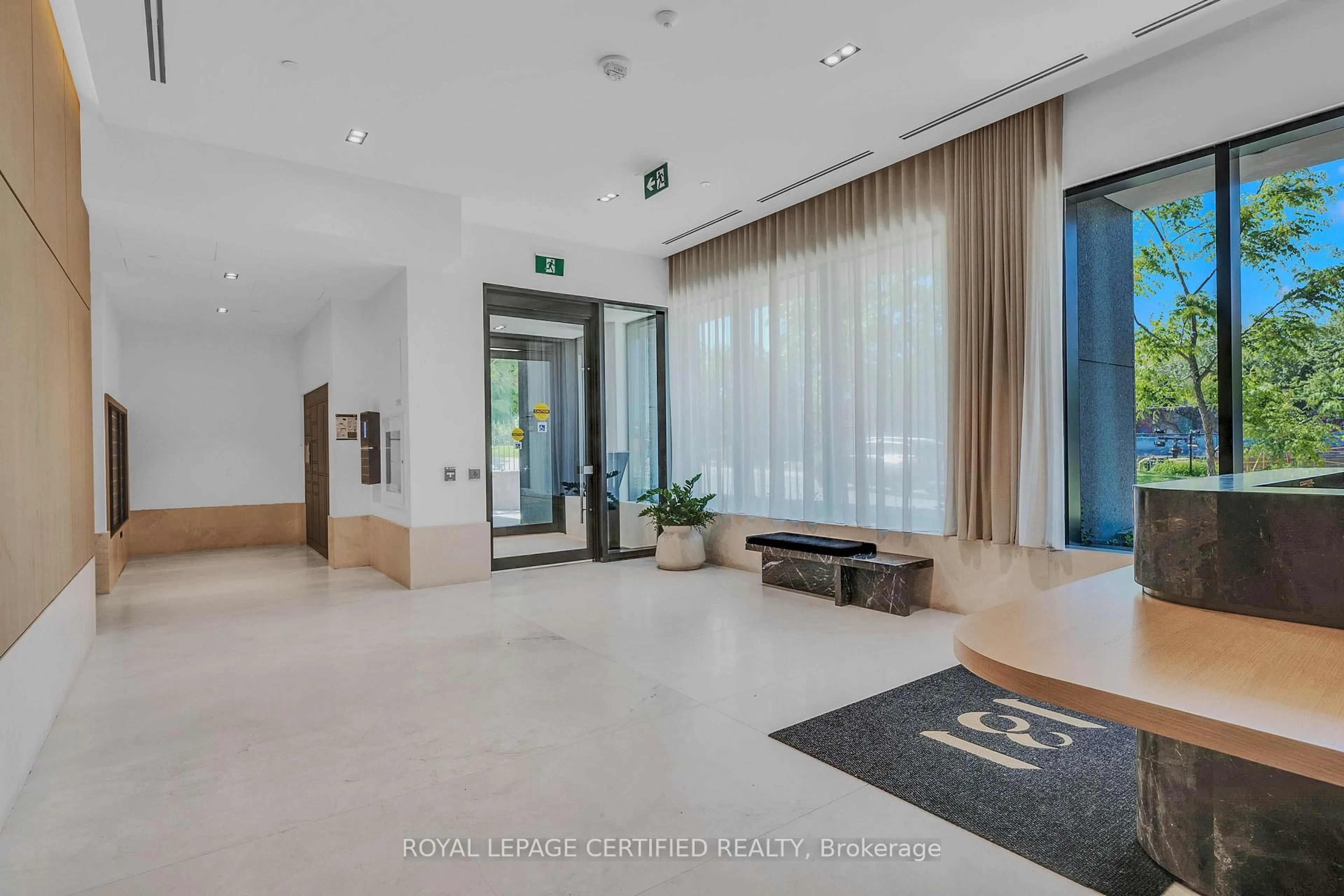 Indoor foyer for 200 Sudbury St #411, Toronto Ontario M6H 0H1
