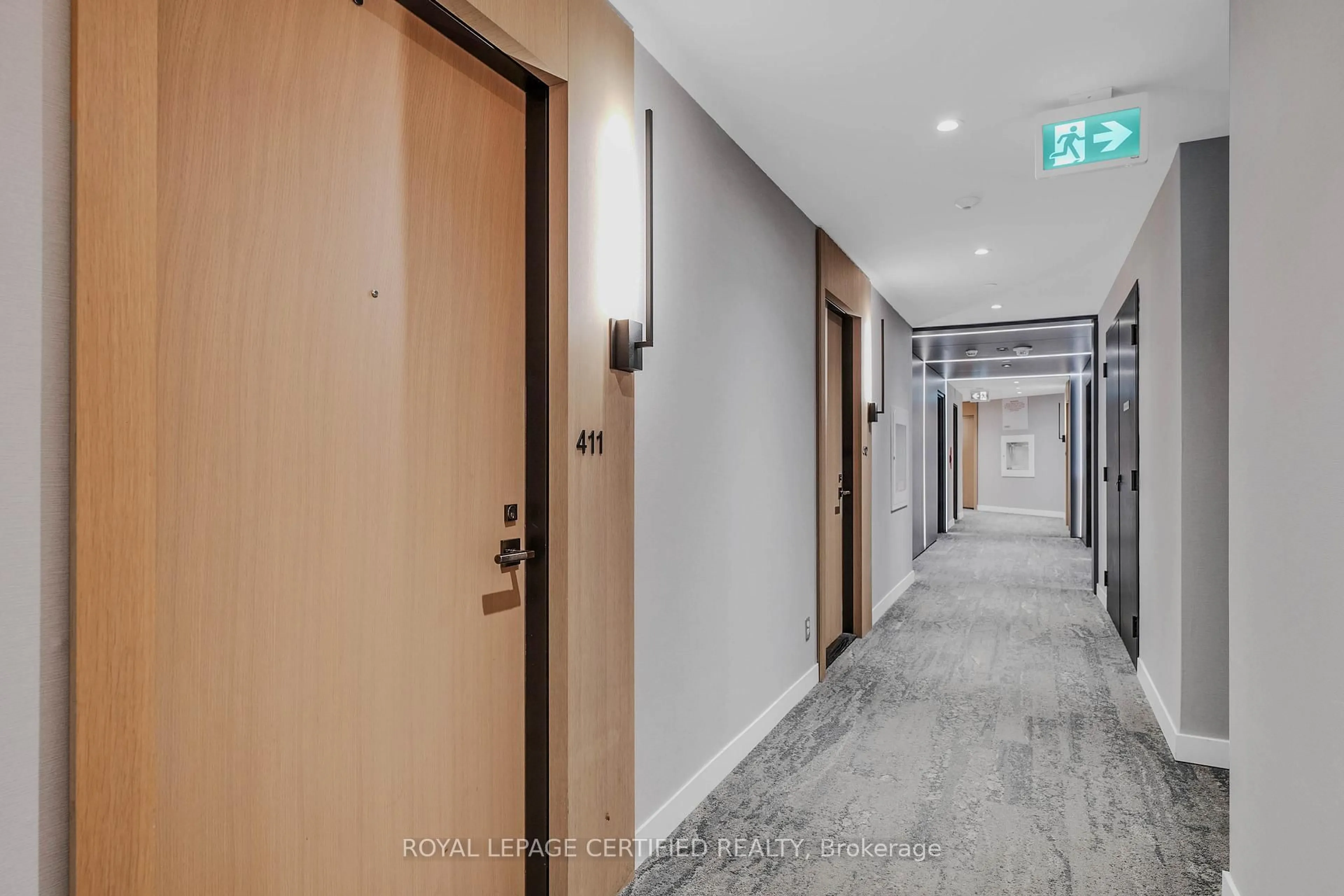 Indoor foyer for 200 Sudbury St #411, Toronto Ontario M6H 0H1