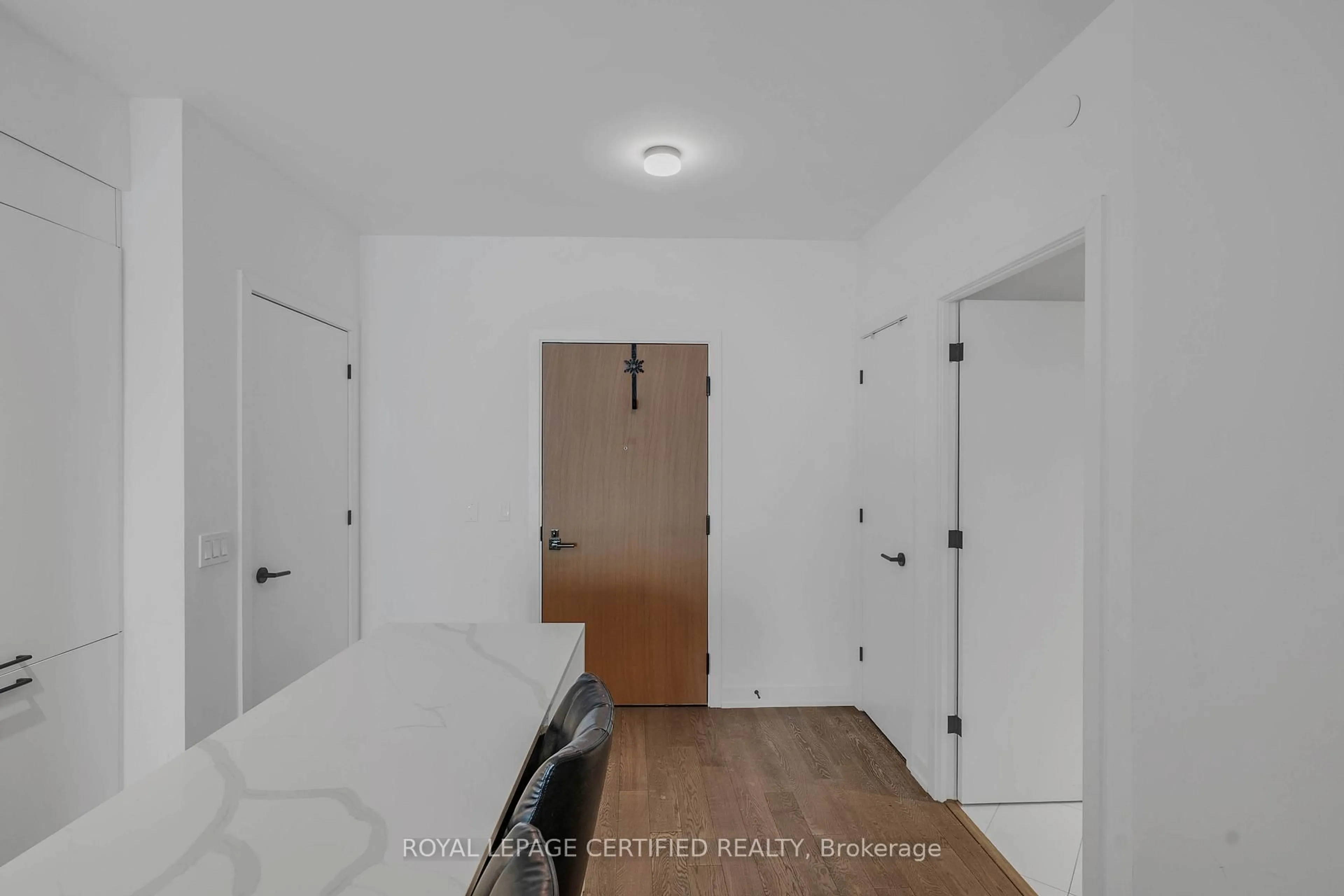Unknown for 200 Sudbury St #411, Toronto Ontario M6H 0H1
