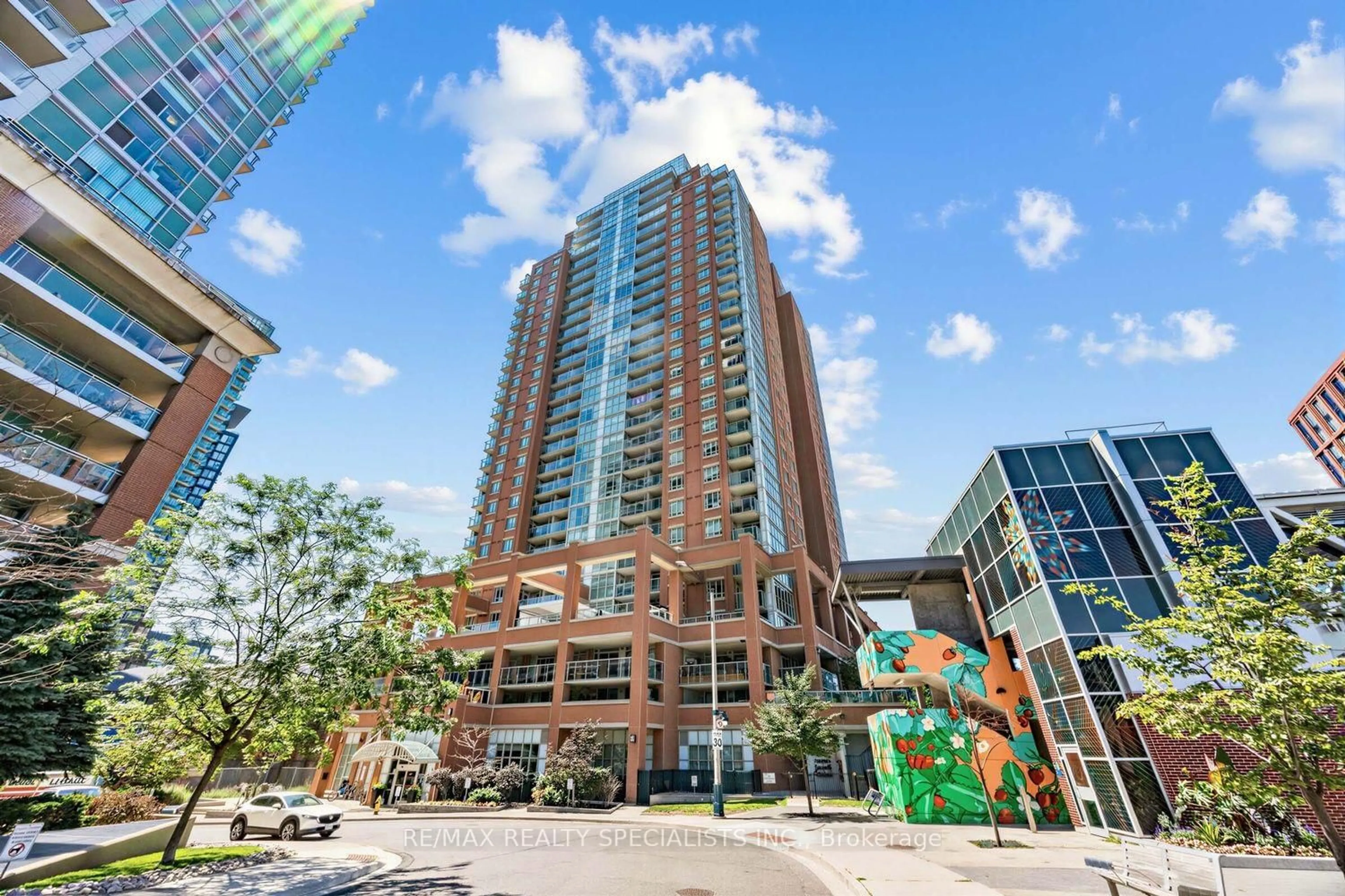 Unknown for 125 Western Battery Rd #301, Toronto Ontario M6K 3R8