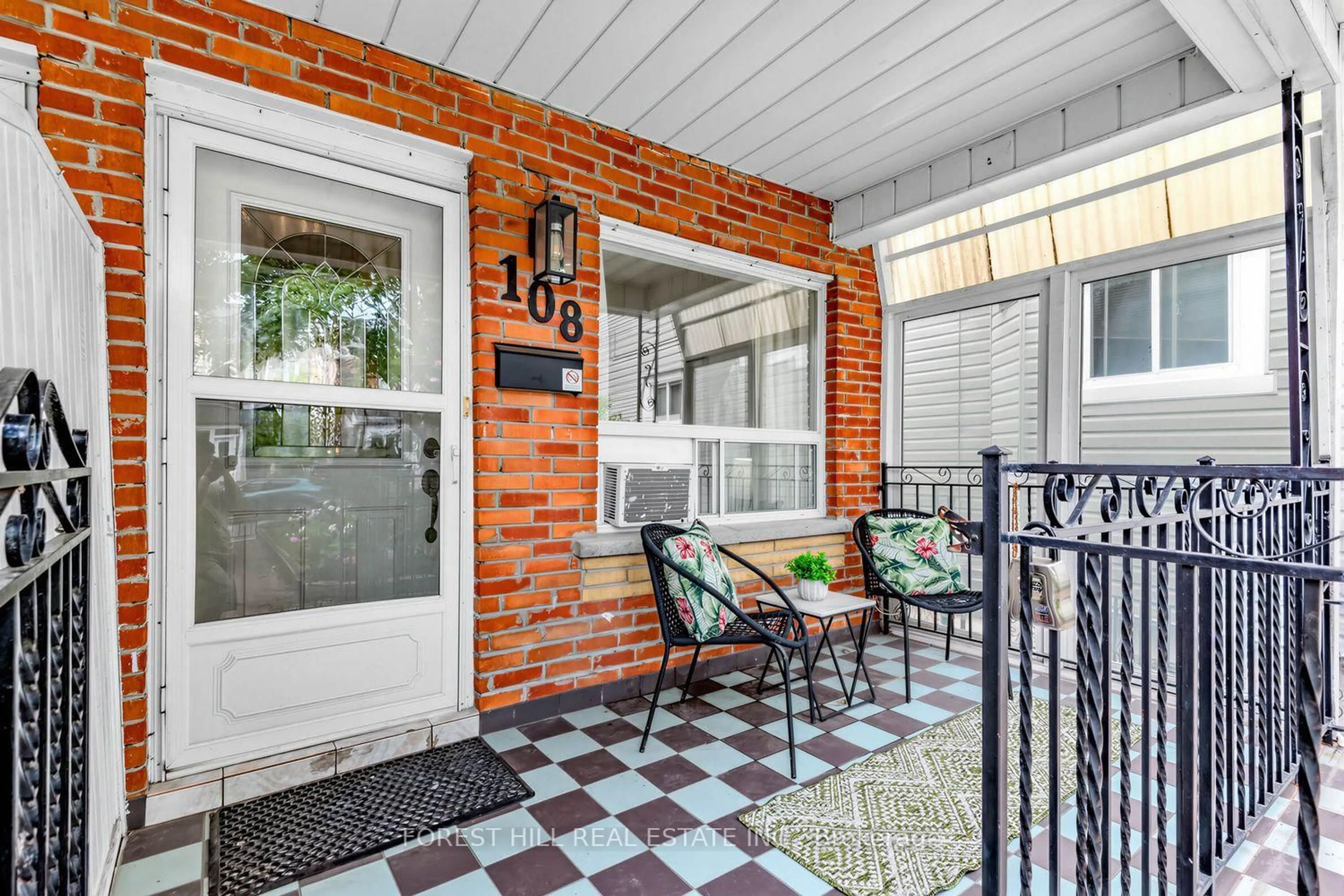 Patio, street for 108 Montrose Ave, Toronto Ontario M6J 2T7