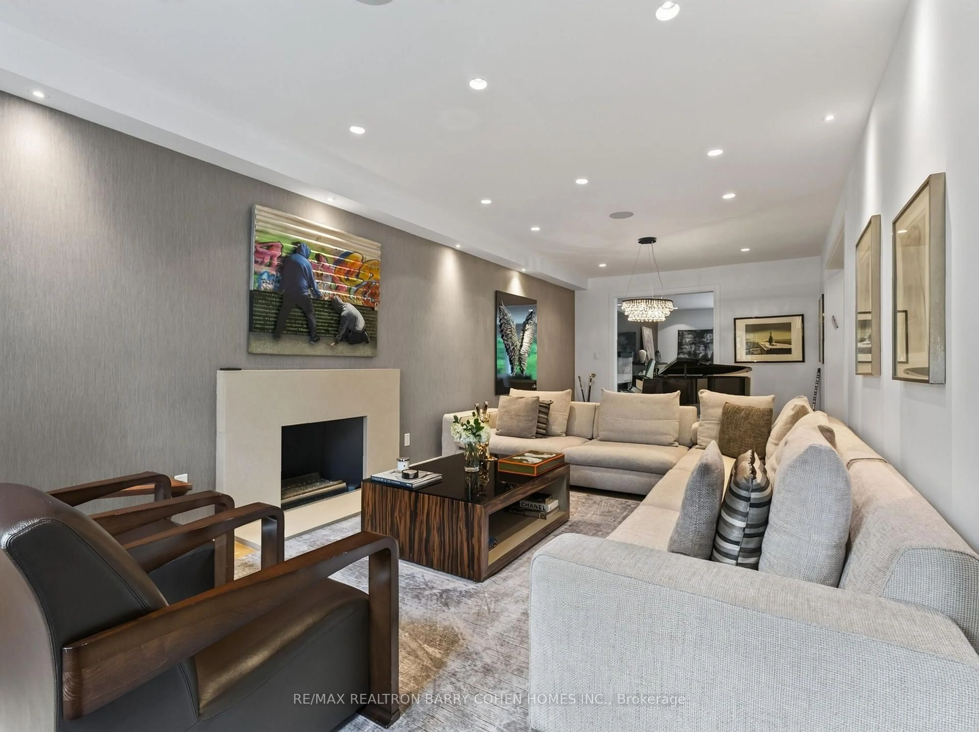 Living room with furniture, unknown for 7 Glen Rush Blvd, Toronto Ontario M5N 2T2