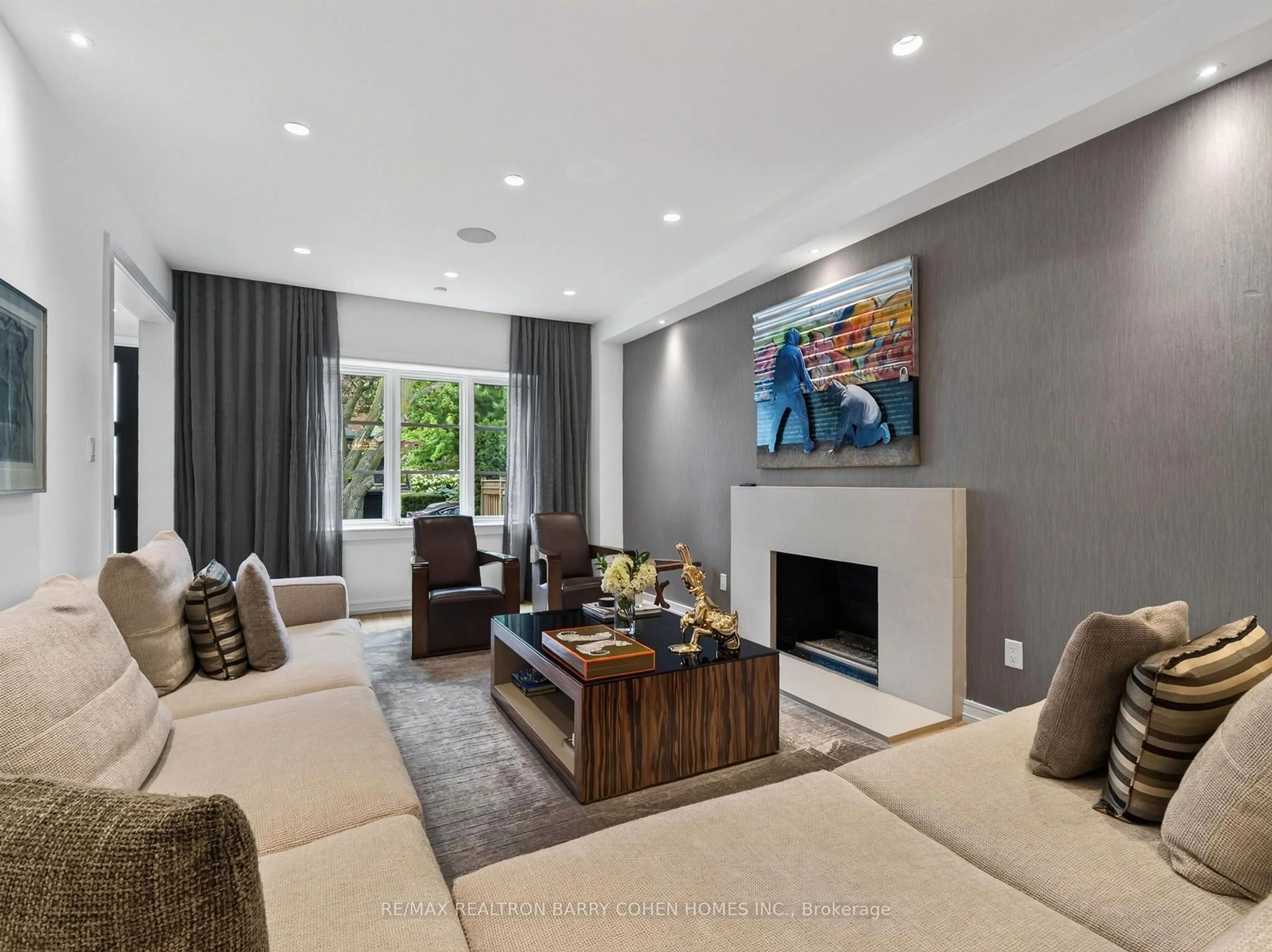 Living room with furniture, unknown for 7 Glen Rush Blvd, Toronto Ontario M5N 2T2