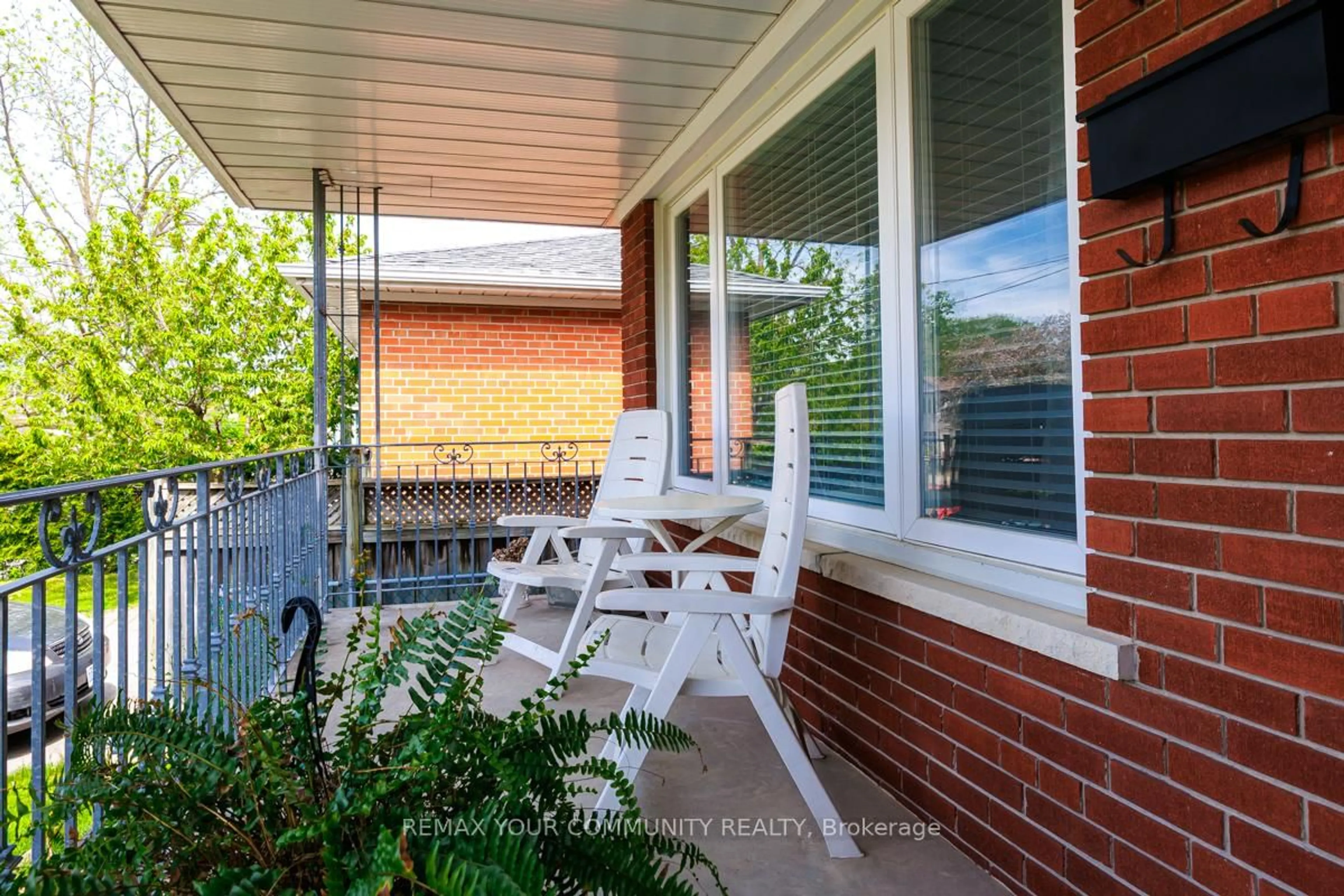 Patio, street for 267 Horsham Ave, Toronto Ontario M2R 1G5
