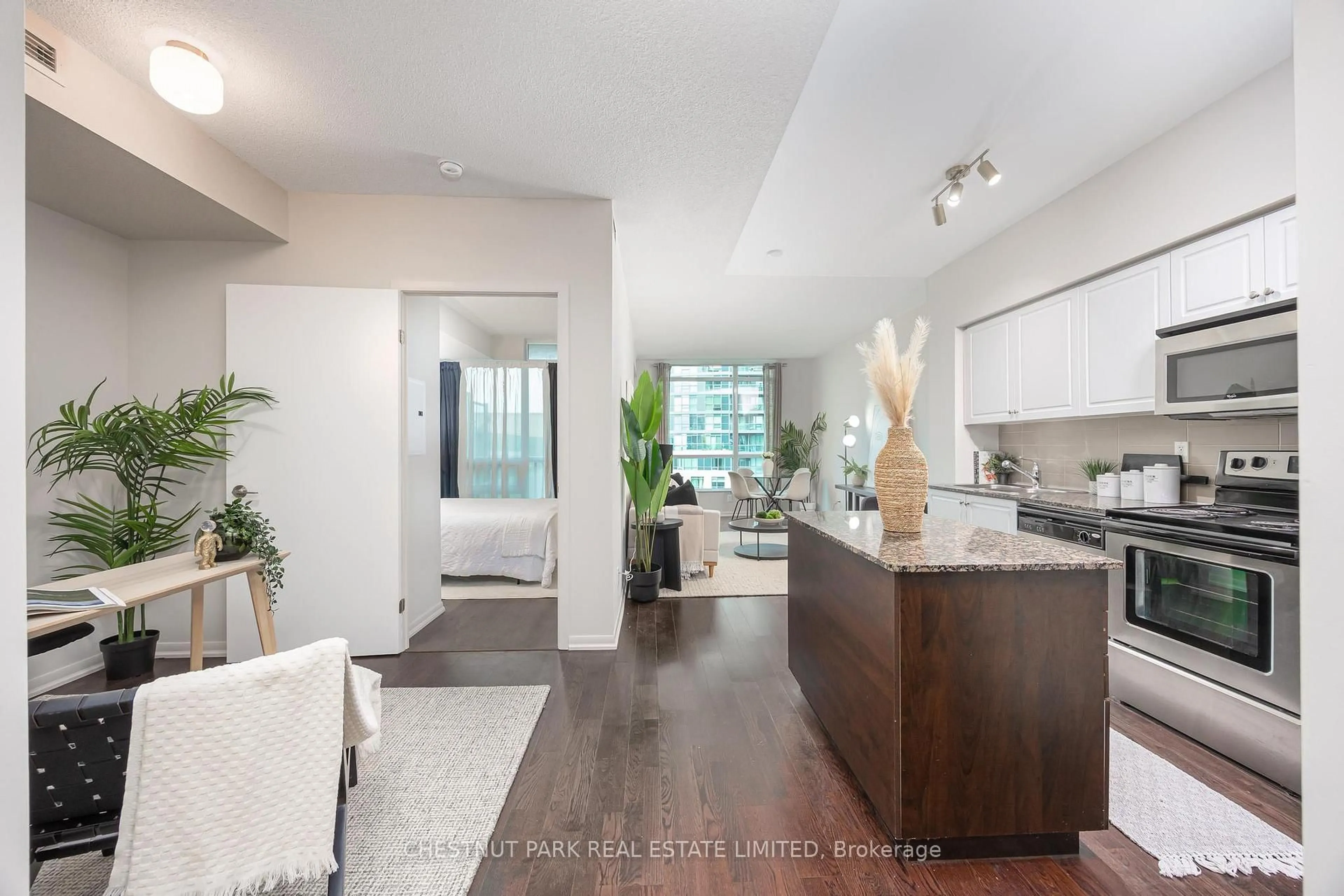Open concept kitchen, unknown for 215 Fort York Blvd #808, Toronto Ontario M5V 4A2