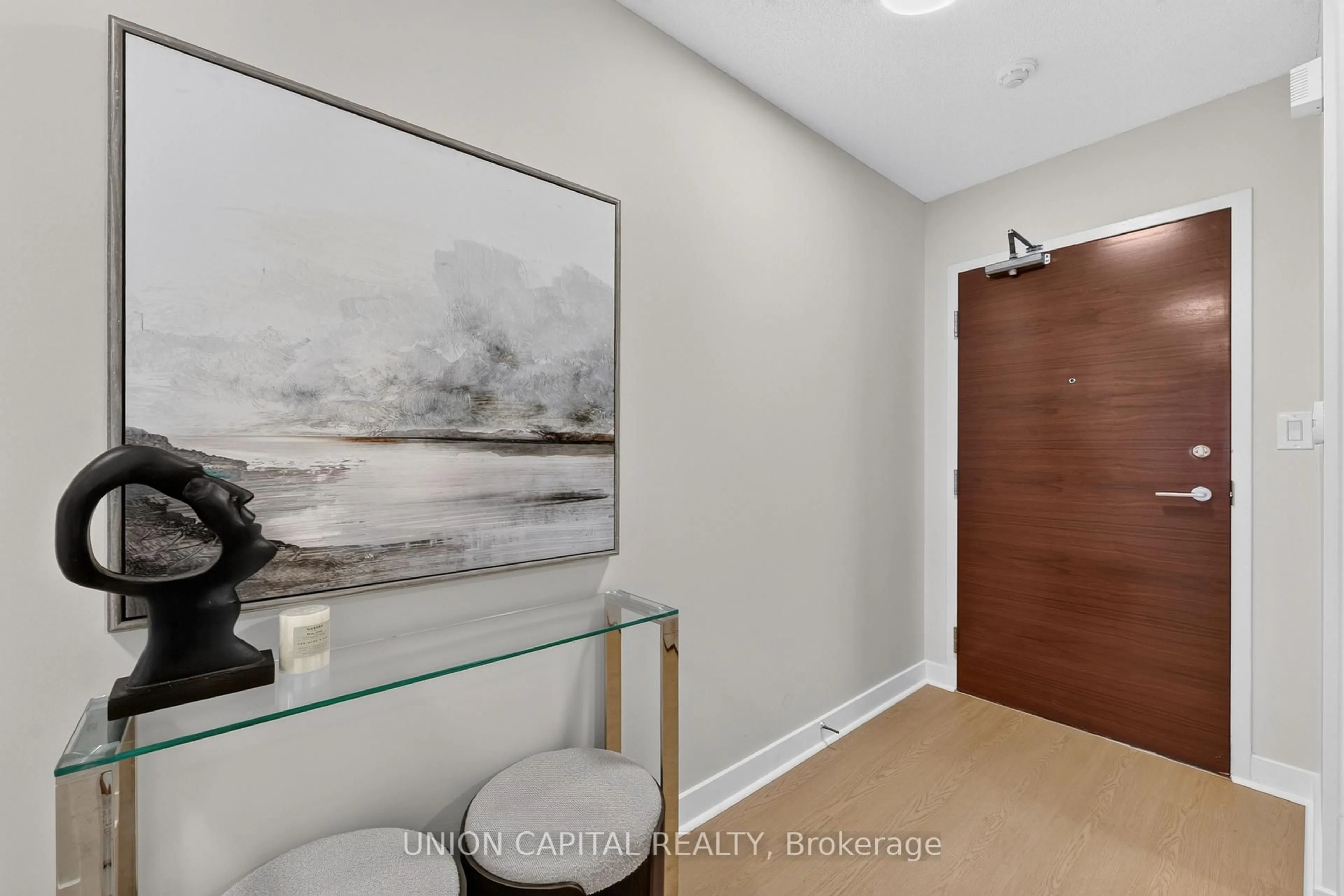 Indoor entryway for 10 Capreol Crt #551, Toronto Ontario M5V 4B3