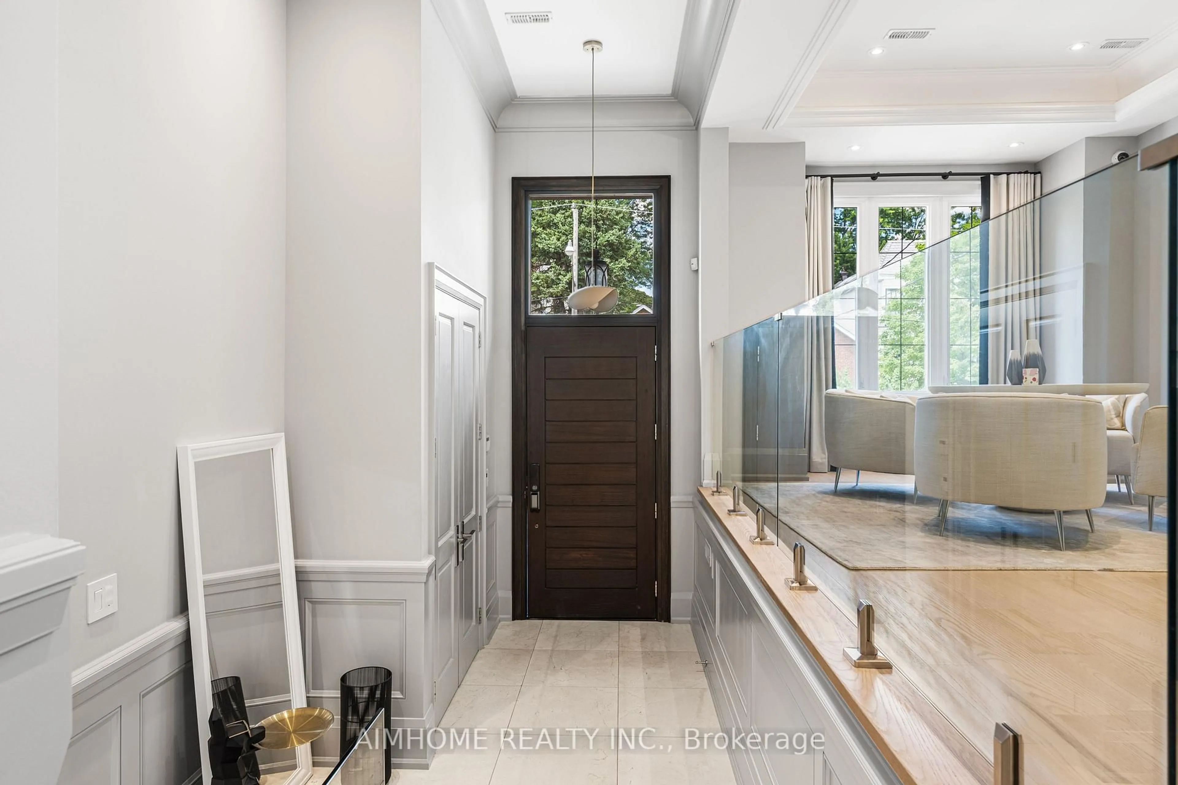 Indoor entryway for 191 Glengarry Ave, Toronto Ontario M5M 1E1