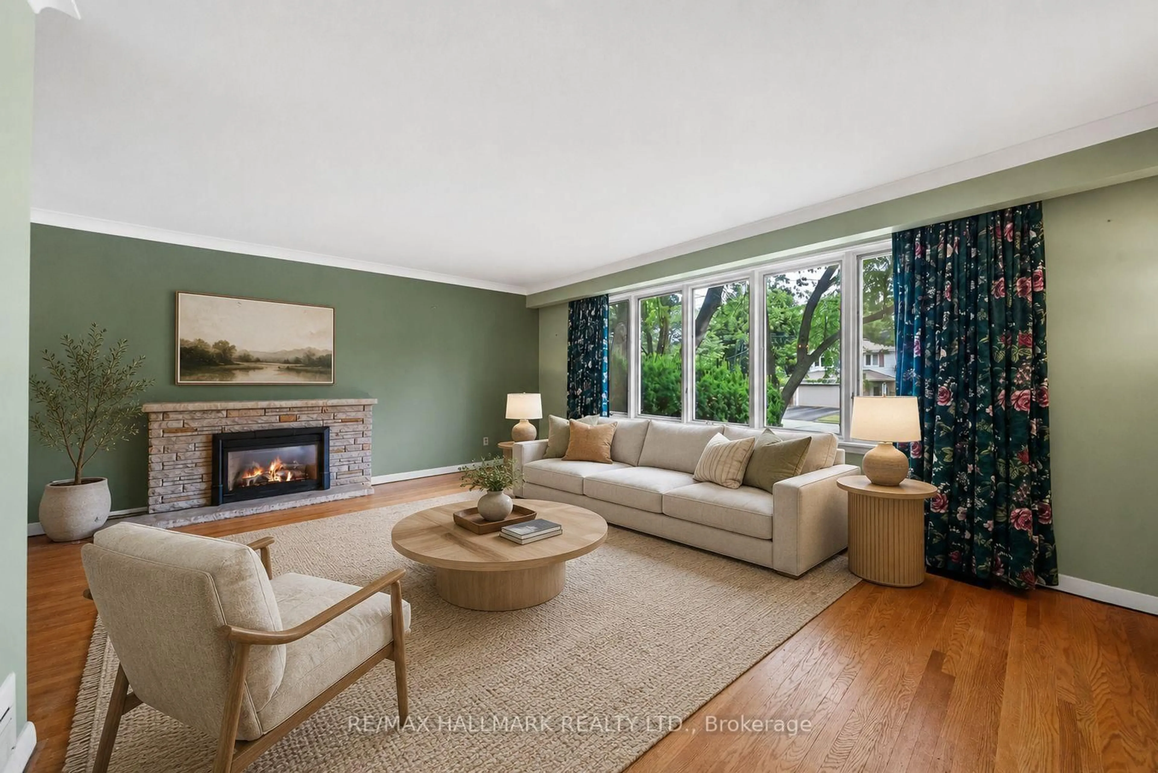Living room with furniture, unknown for 17 Greenyards Dr, Toronto Ontario M2M 2R7