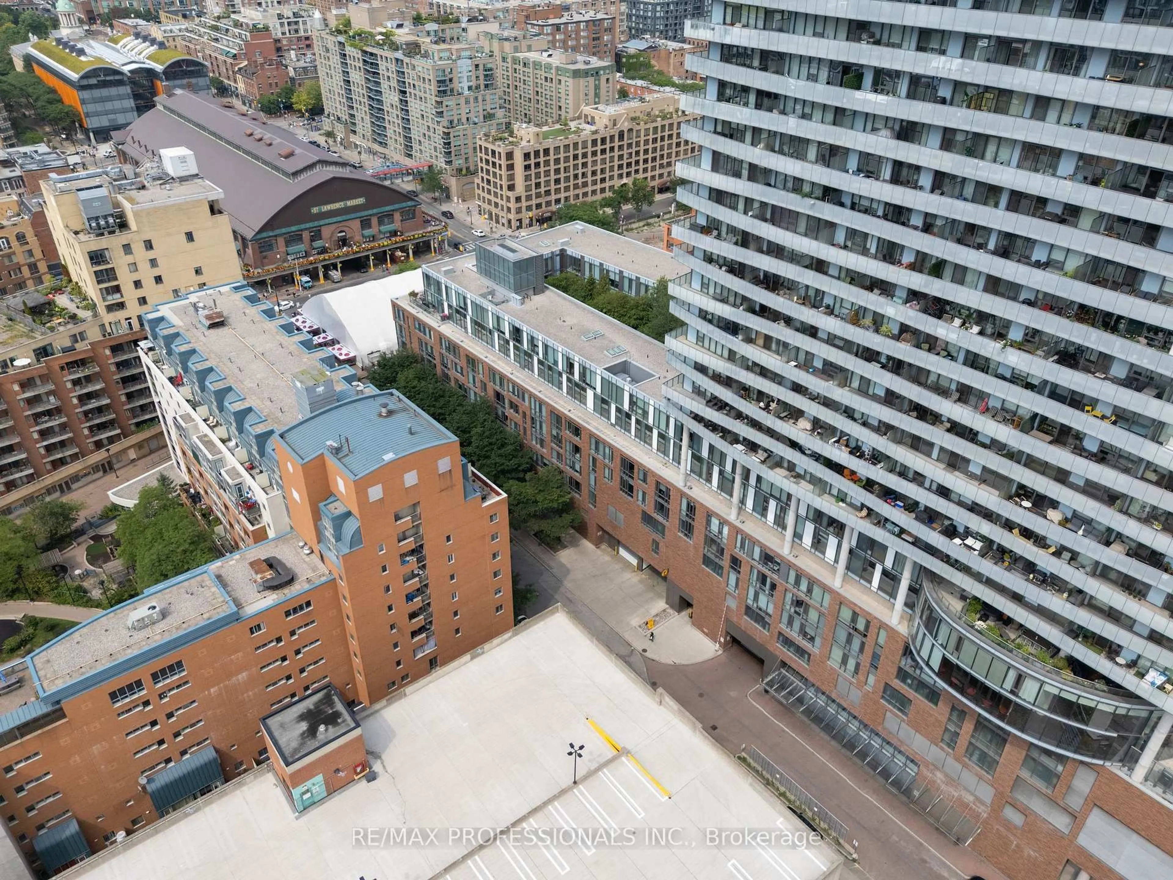A pic from outside/outdoor area/front of a property/back of a property/a pic from drone, city buildings view from balcony for 3 Market St #422, Toronto Ontario M5E 0A3