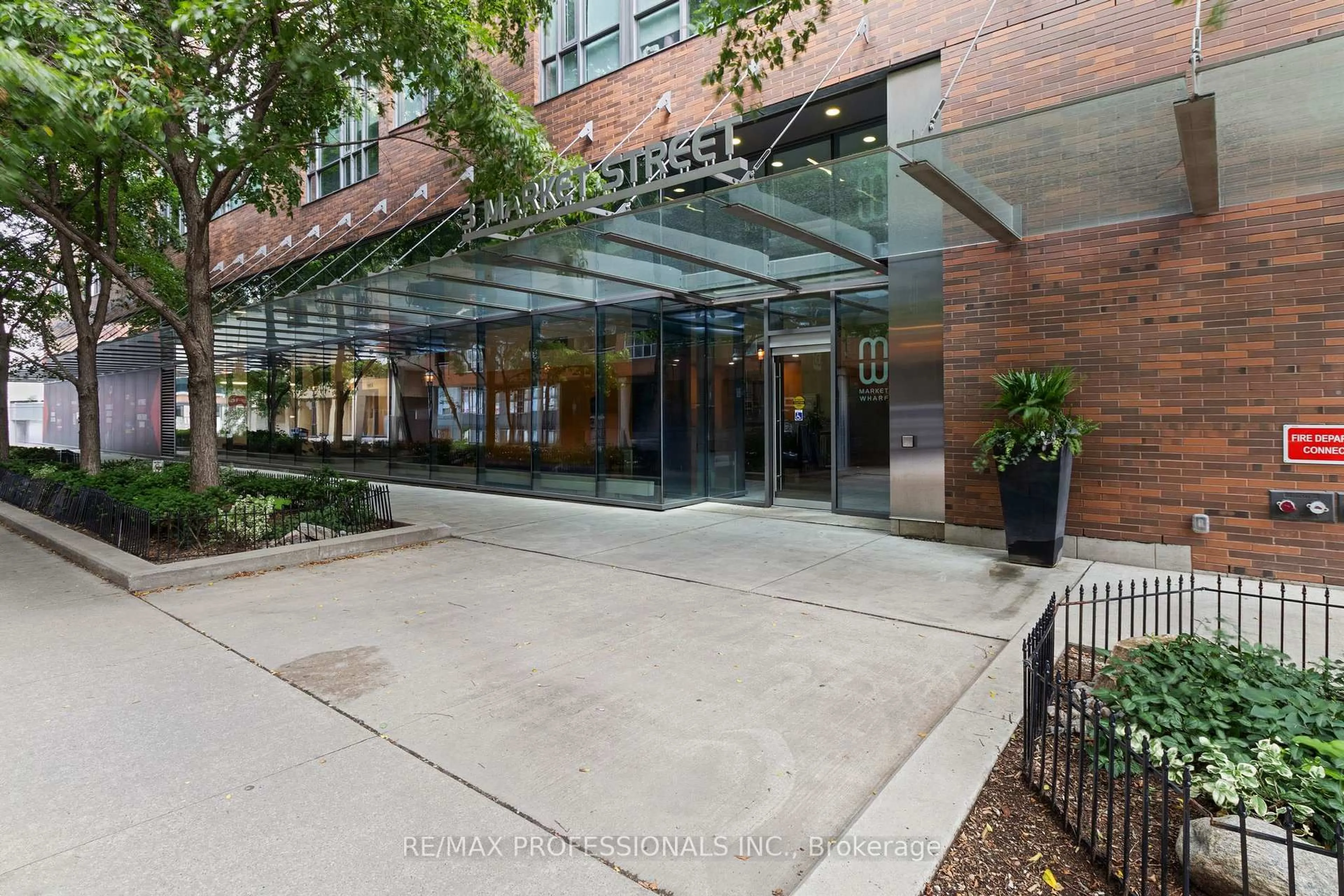 Indoor foyer for 3 Market St #422, Toronto Ontario M5E 0A3
