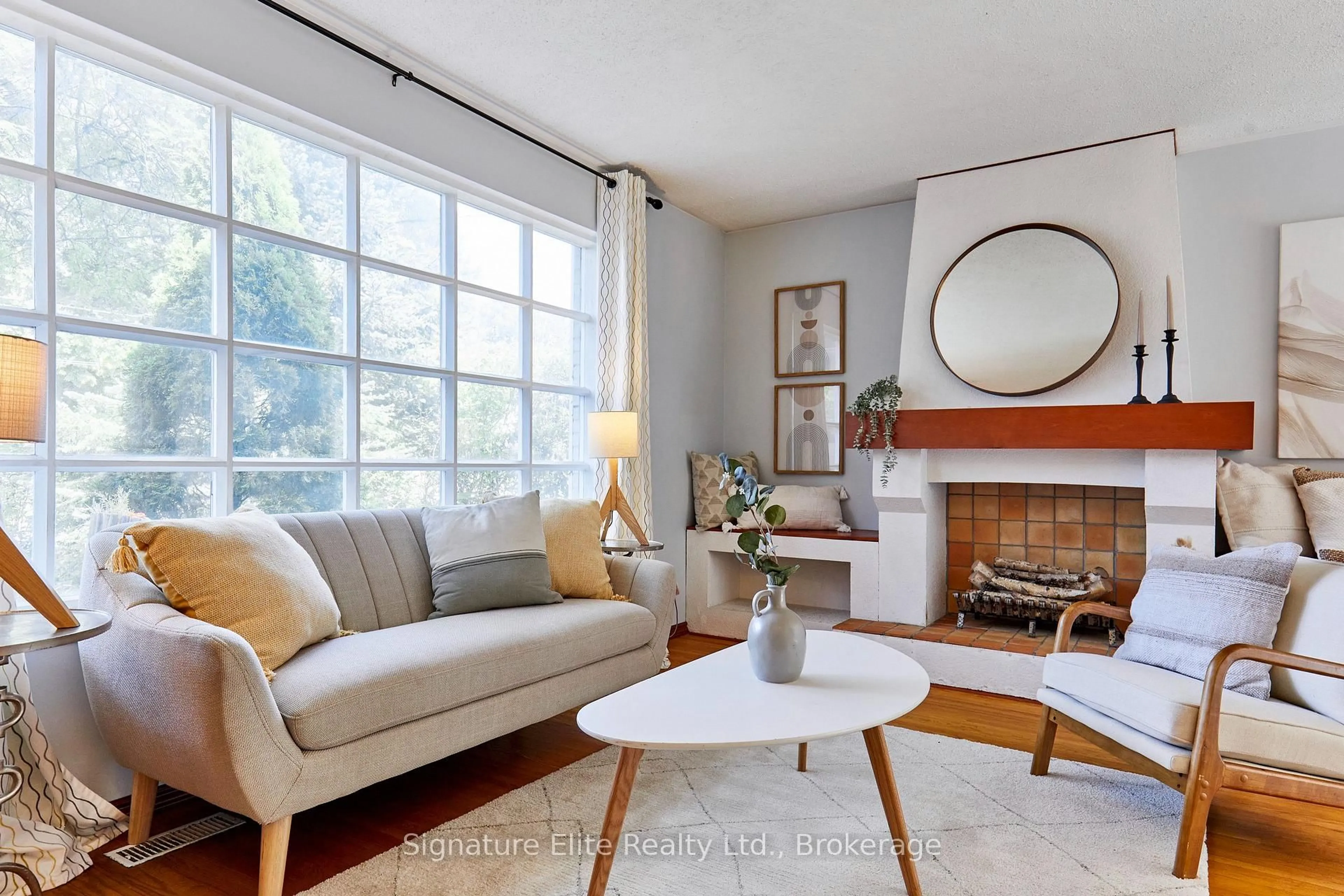 Living room with furniture, unknown for 21 Marowyne Dr, Toronto Ontario M2J 2A2