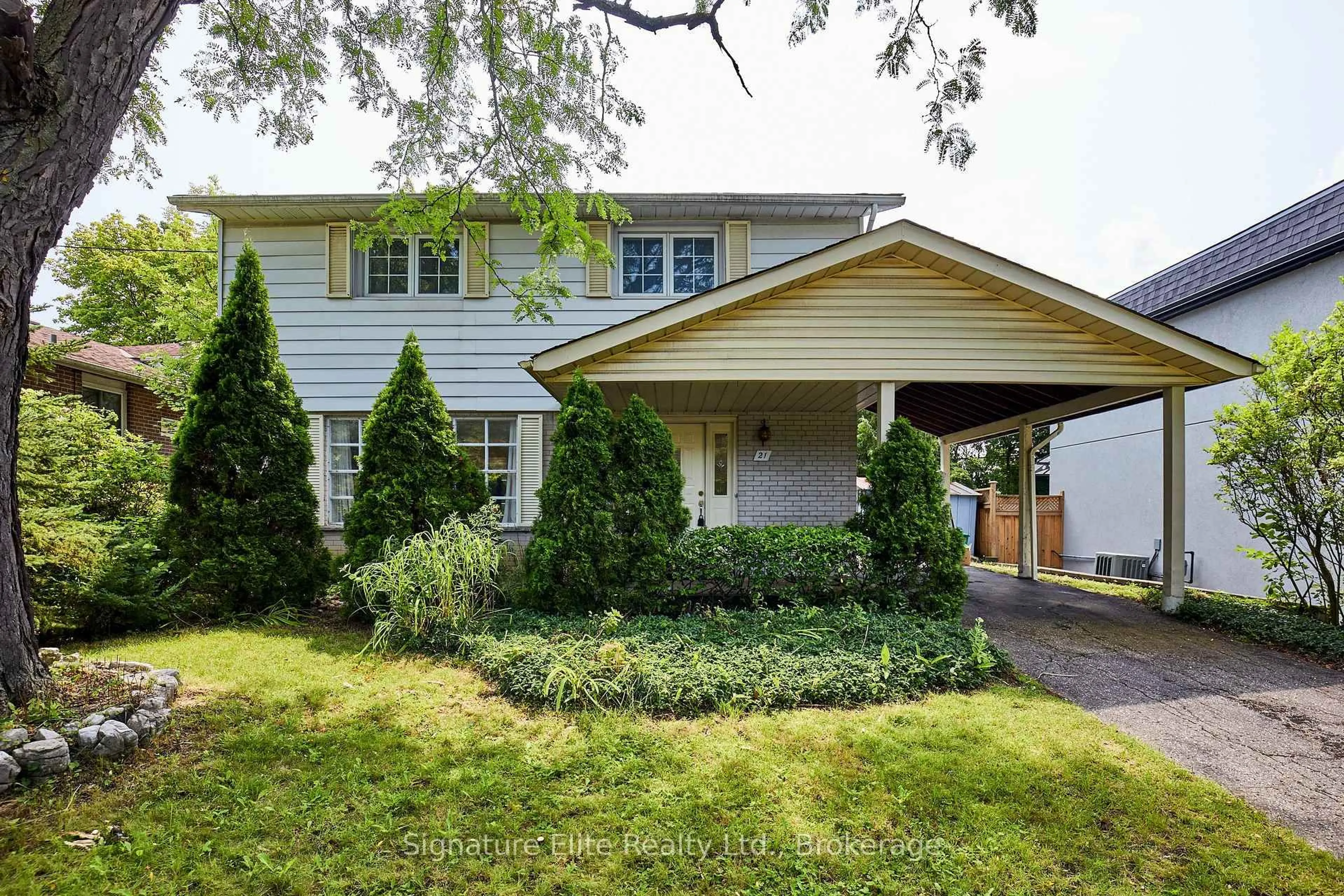 Home with vinyl exterior material, street for 21 Marowyne Dr, Toronto Ontario M2J 2A2