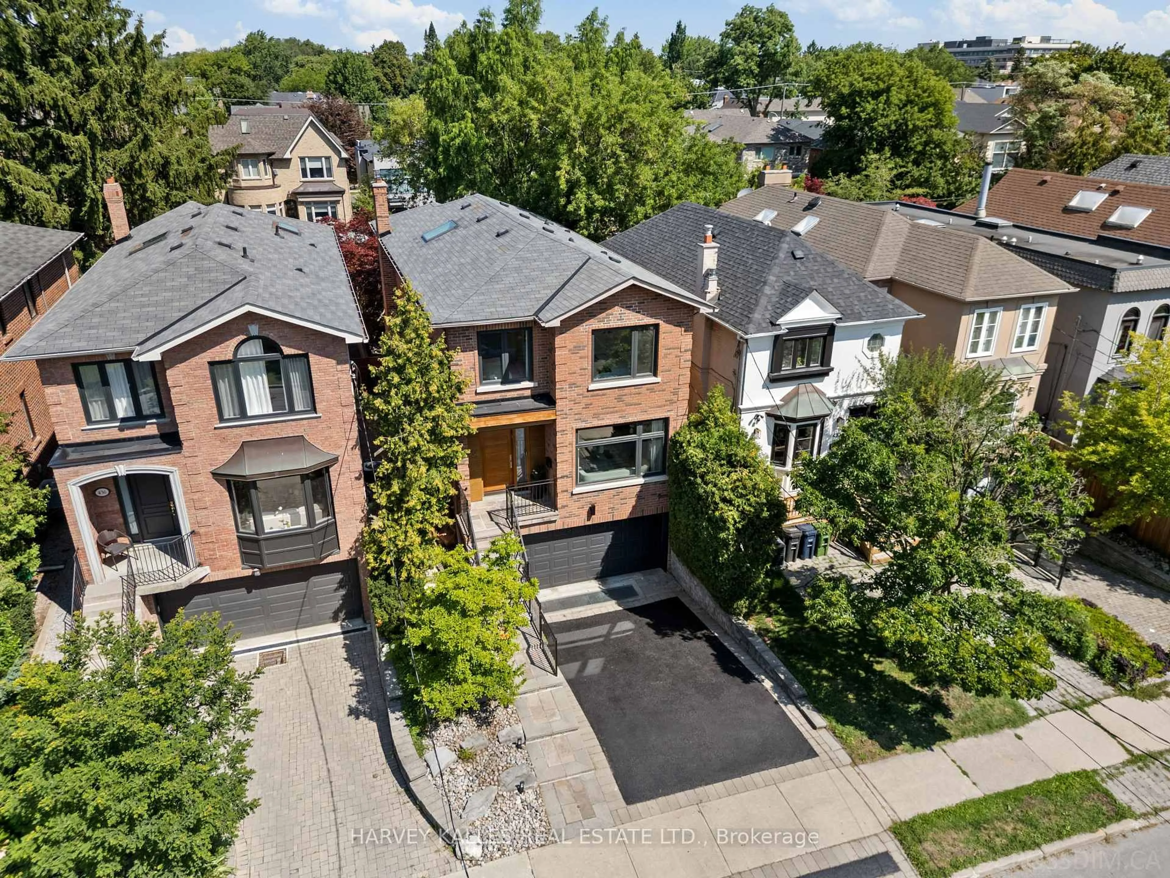 A pic from outside/outdoor area/front of a property/back of a property/a pic from drone, street for 434 Bedford Park Ave, Toronto Ontario M5M 1K1