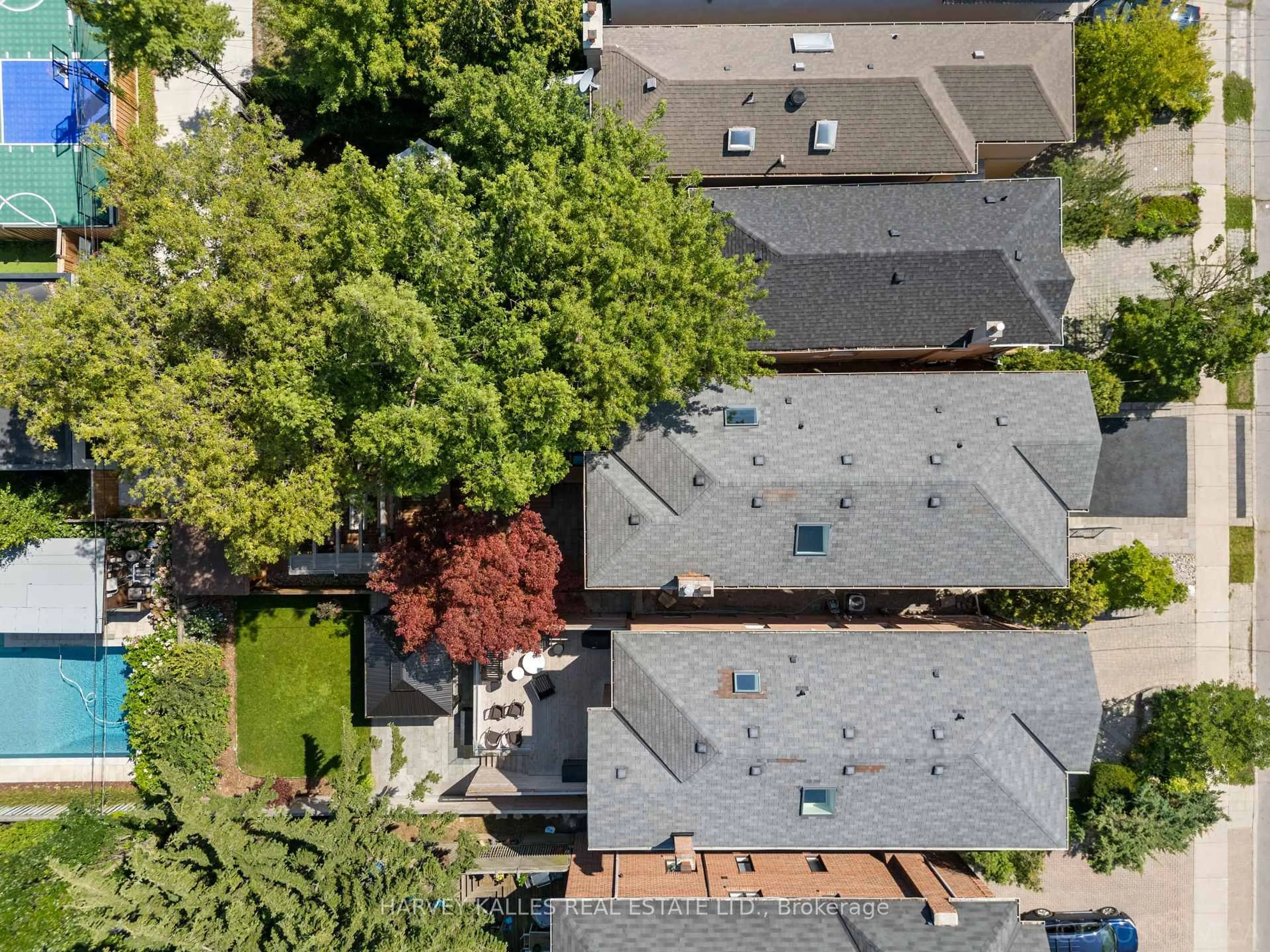 A pic from outside/outdoor area/front of a property/back of a property/a pic from drone, city buildings view from balcony for 434 Bedford Park Ave, Toronto Ontario M5M 1K1
