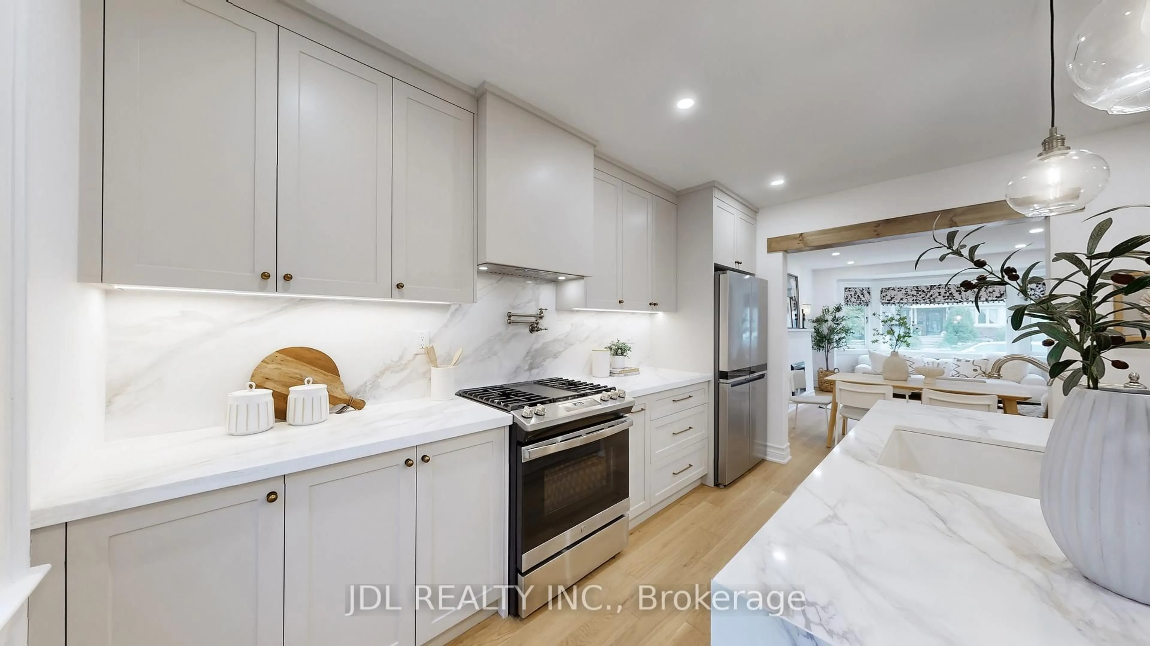 Open concept kitchen, ceramic/tile floor for 280 Fairlawn Ave, Toronto Ontario M5M 1T1