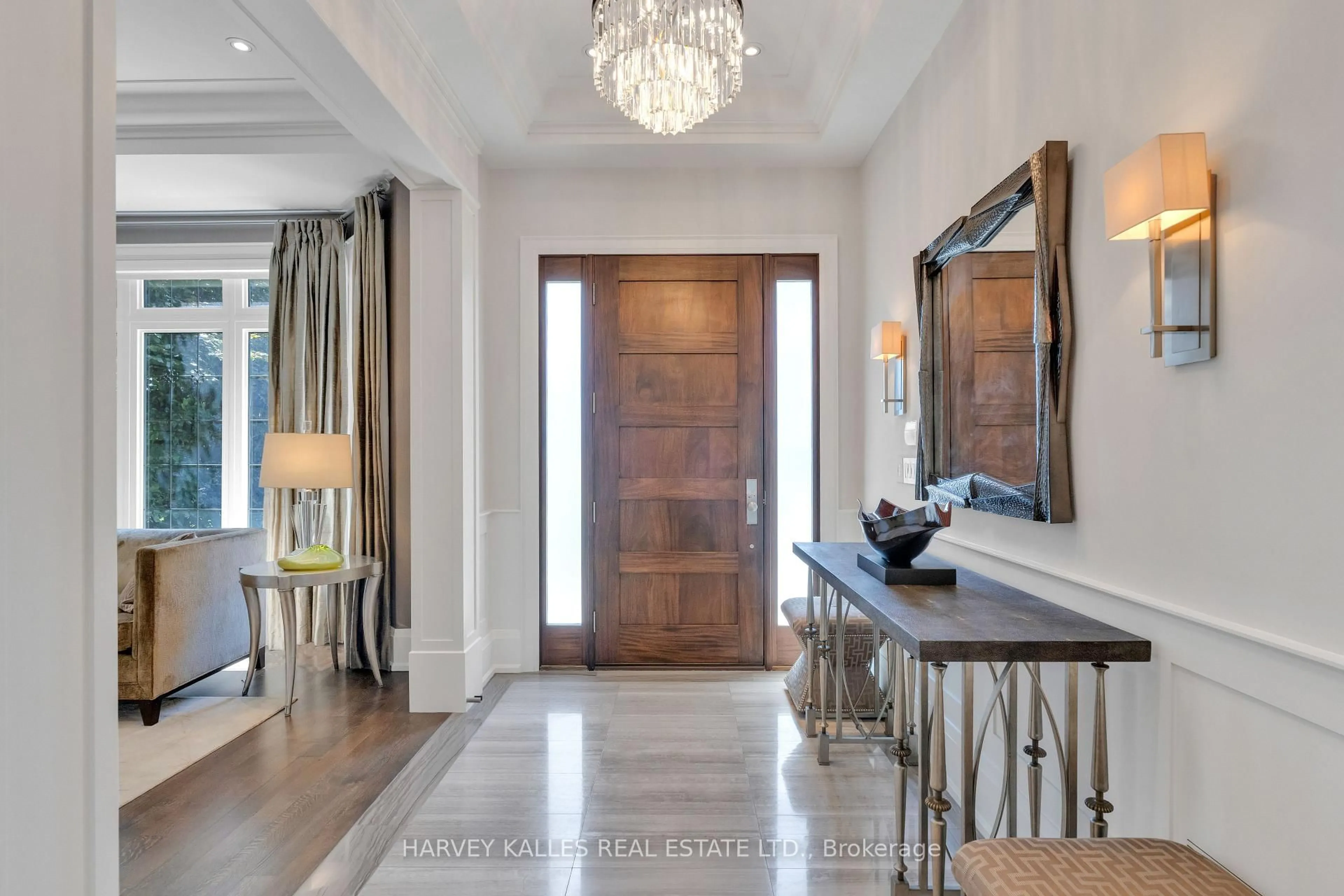 Indoor entryway for 516 Douglas Ave, Toronto Ontario M5M 1H5
