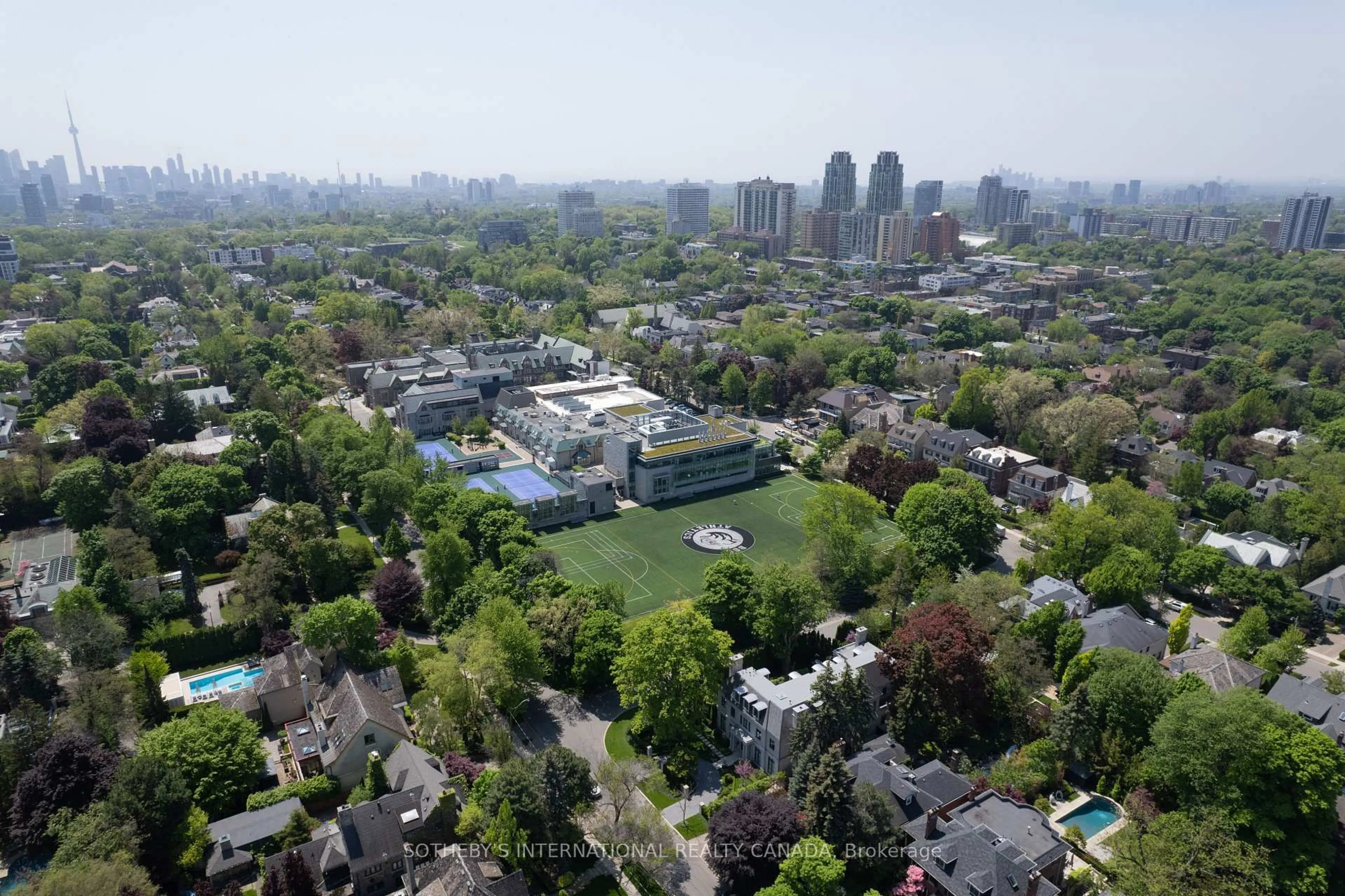A pic from outside/outdoor area/front of a property/back of a property/a pic from drone, city buildings view from balcony for 29 Highbourne Ave, Toronto Ontario M5P 2J1