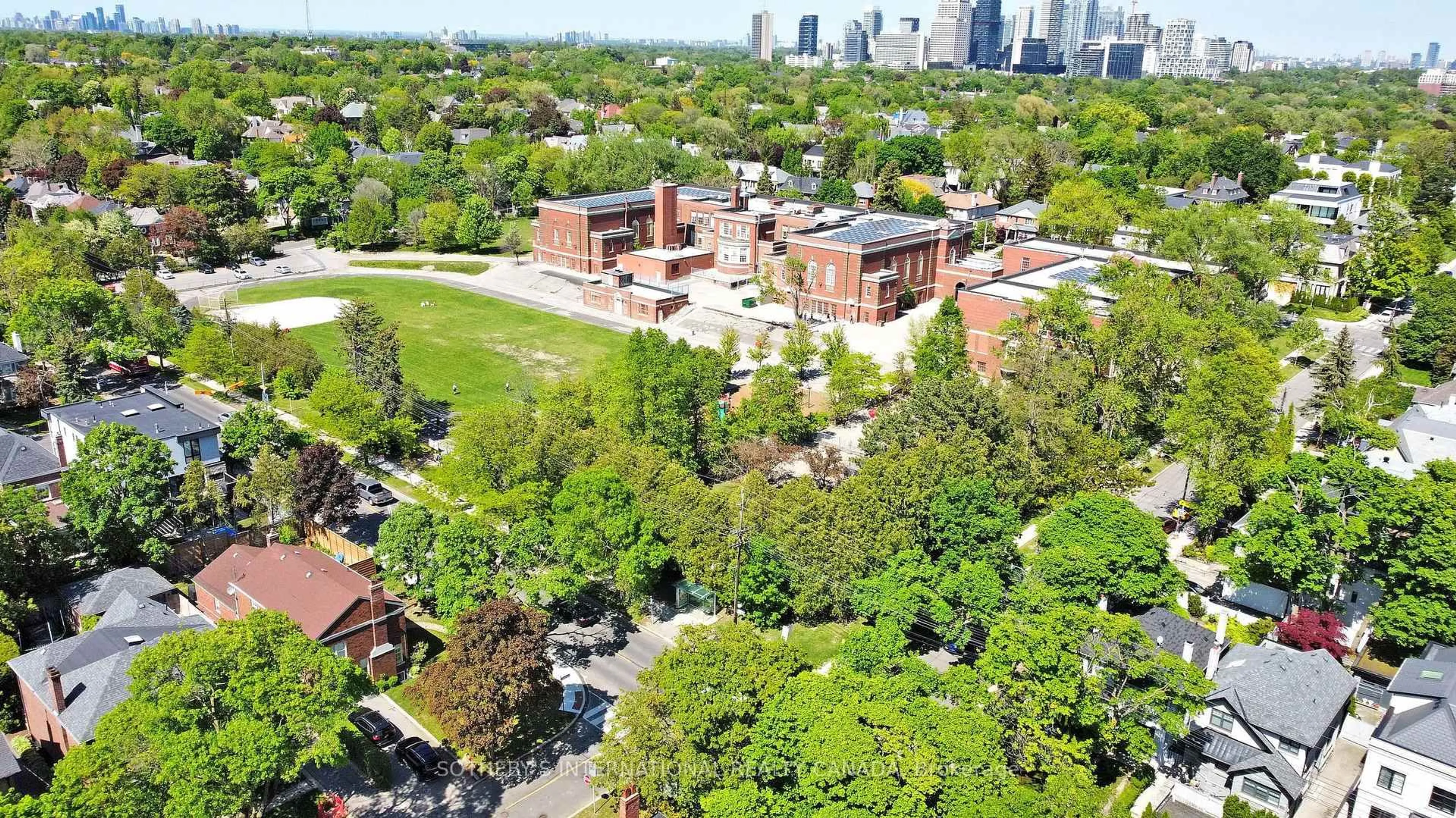 A pic from outside/outdoor area/front of a property/back of a property/a pic from drone, city buildings view from balcony for 29 Highbourne Ave, Toronto Ontario M5P 2J1