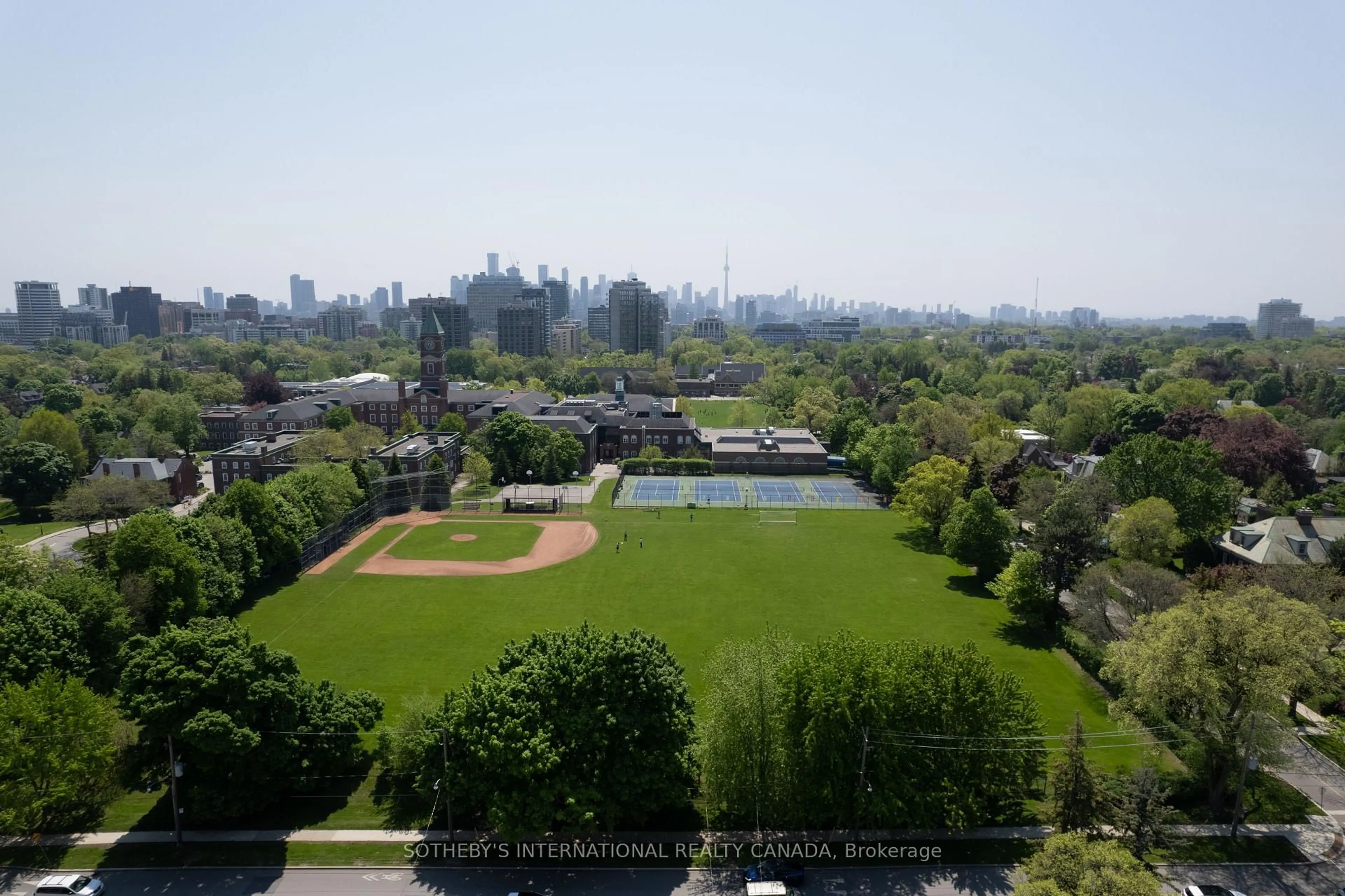 A pic from outside/outdoor area/front of a property/back of a property/a pic from drone, city buildings view from balcony for 29 Highbourne Ave, Toronto Ontario M5P 2J1