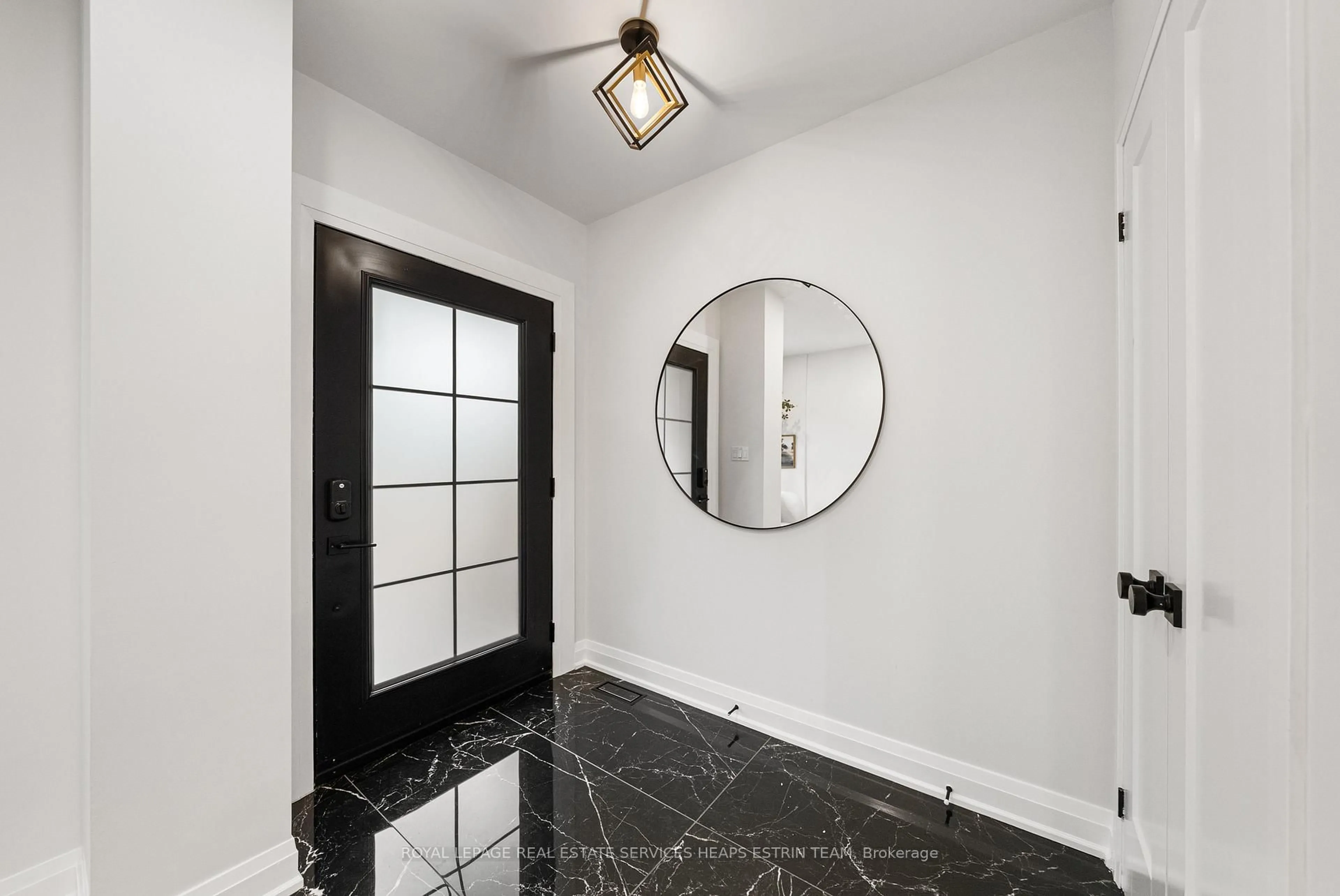 Indoor entryway for 247A Lippincott St, Toronto Ontario M5S 2P4